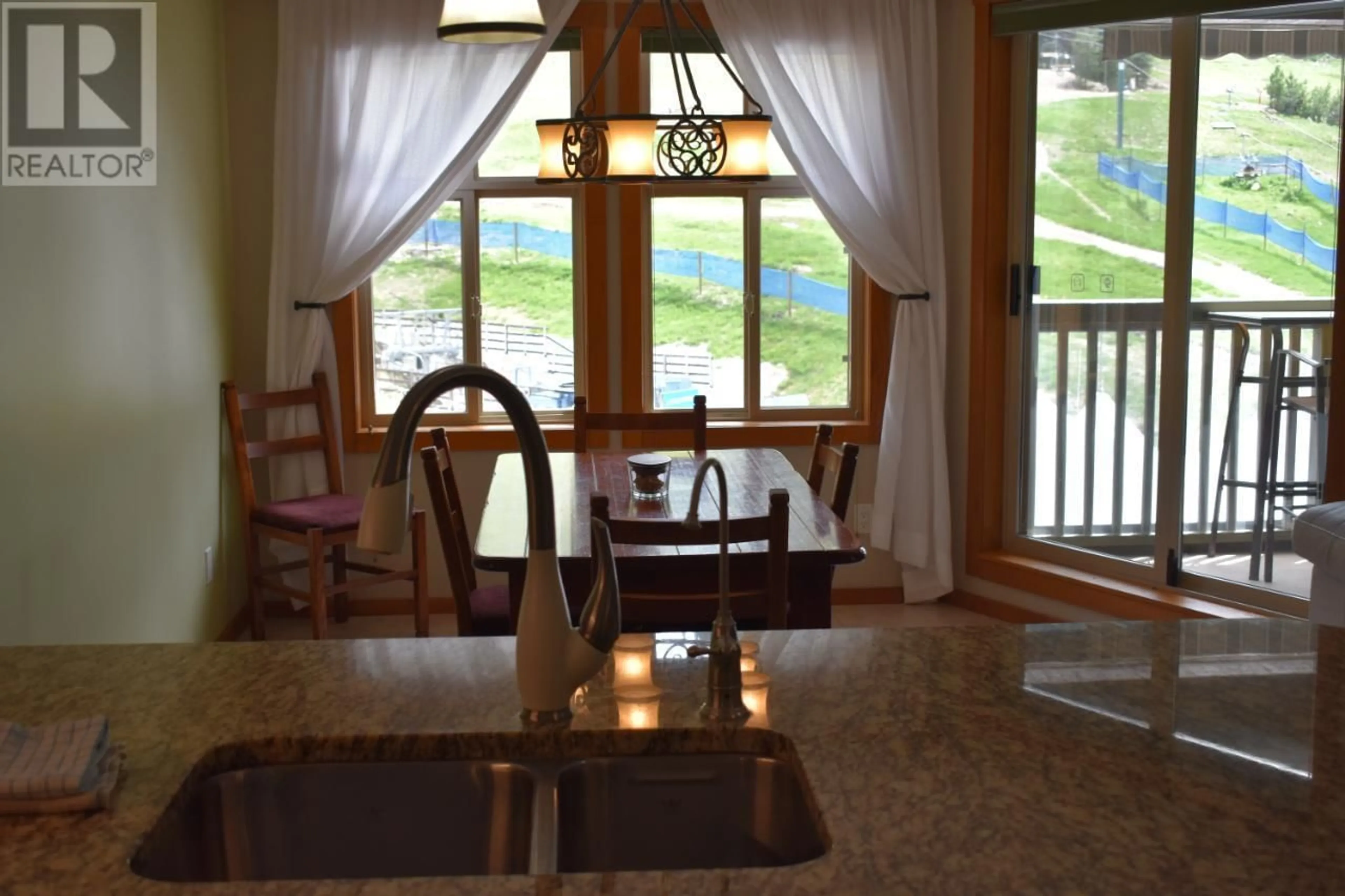 Dining room, ceramic/tile floor for 2050 SUMMIT Drive Unit# 409, Panorama British Columbia V0A1T0