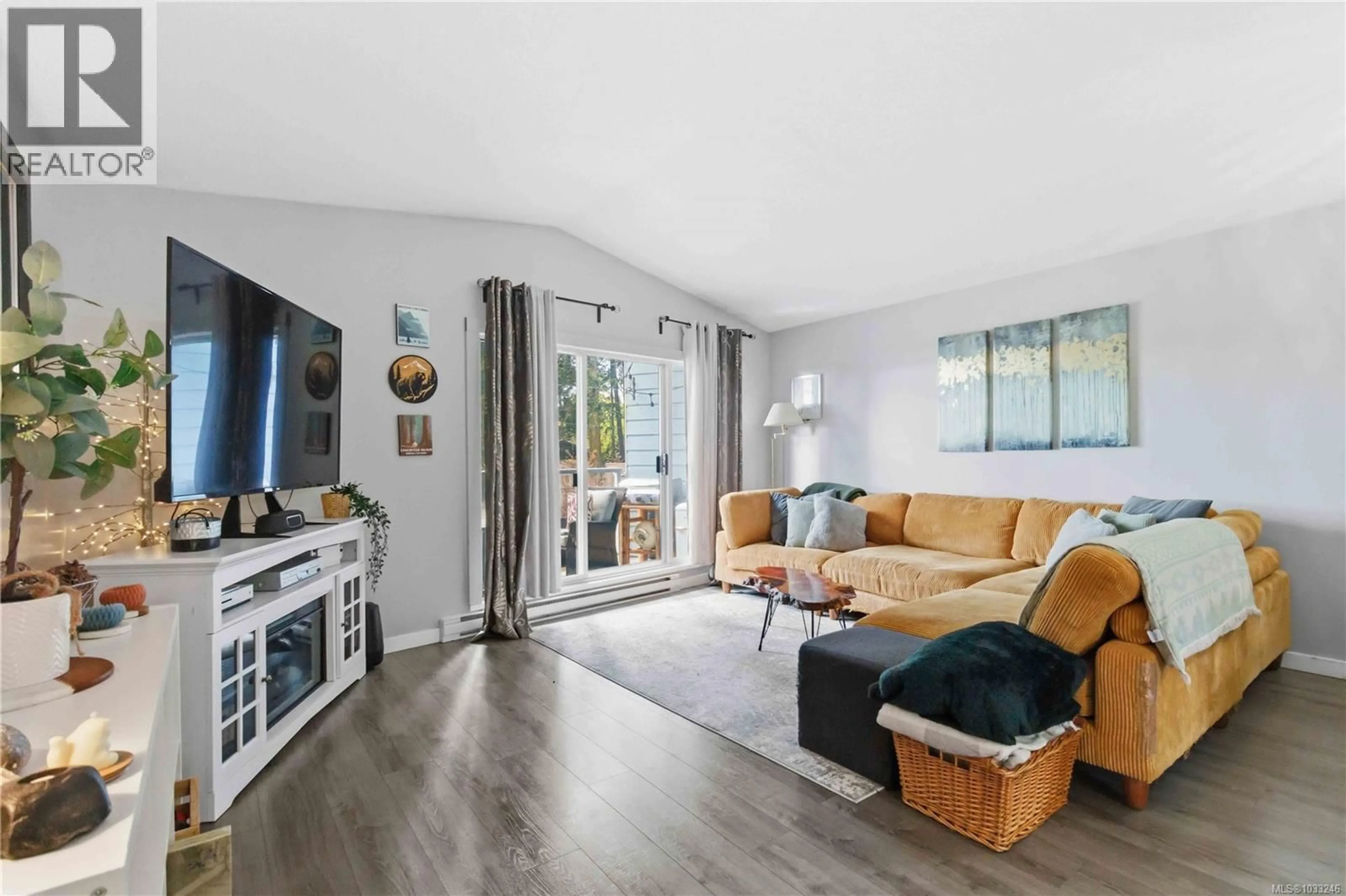 Living room with furniture, unknown for 6 - 6110 SEABROOM ROAD, Sooke British Columbia V9Z0B8