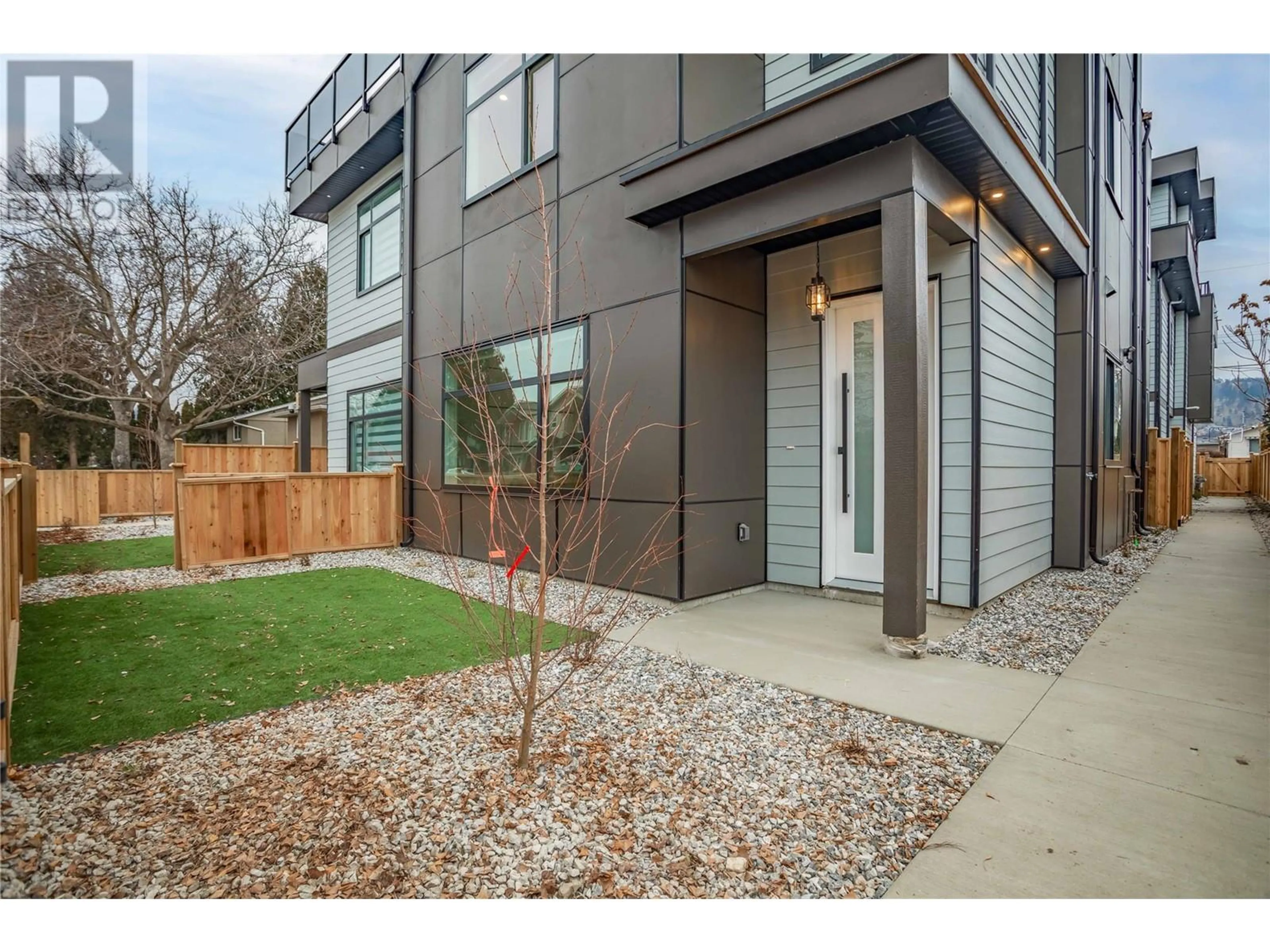Unknown for 2 - 954 STOCKWELL AVENUE, Kelowna British Columbia V1Y6W2