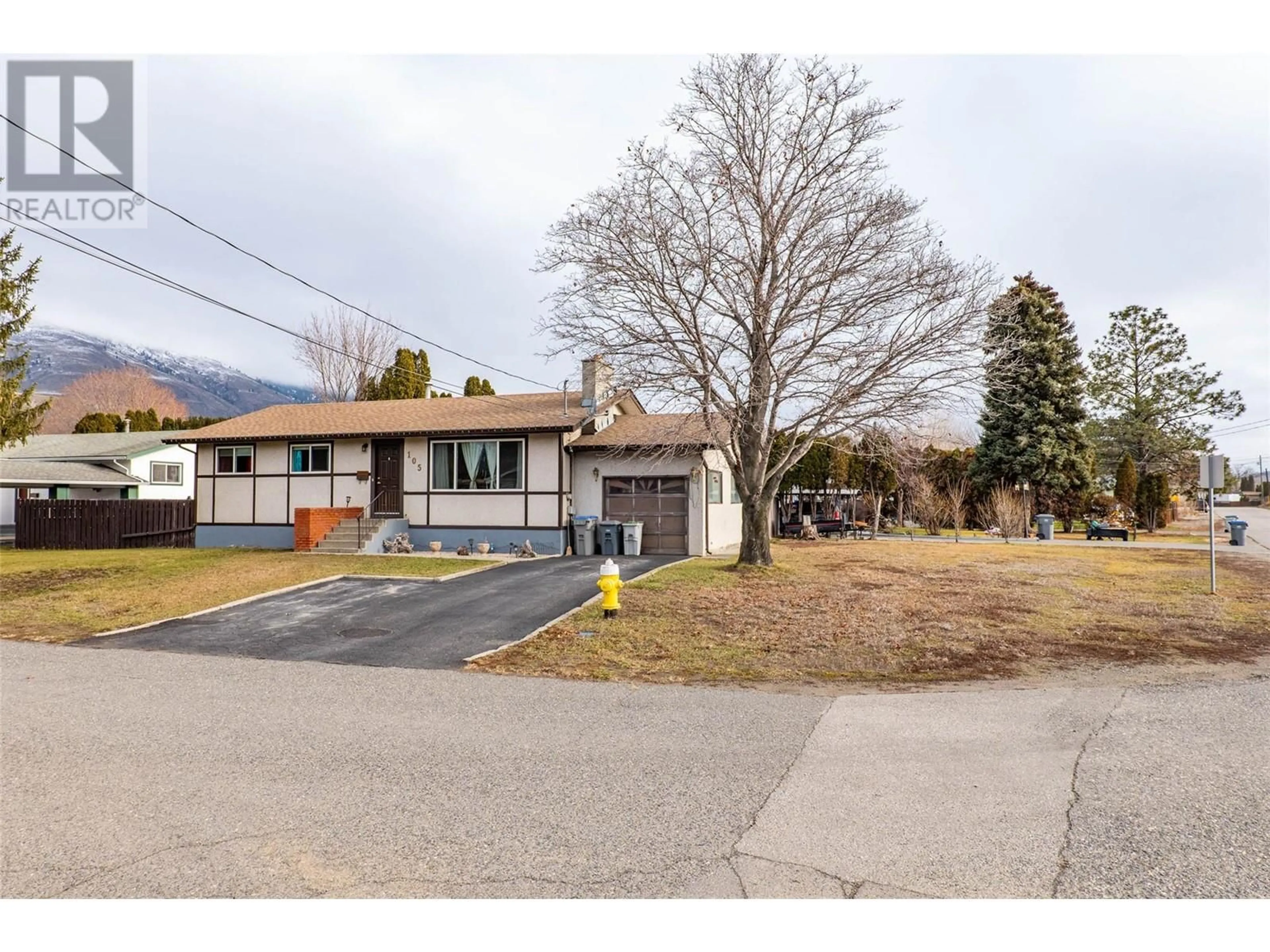 A pic from outside/outdoor area/front of a property/back of a property/a pic from drone, street for 105 Chapman Place, Kamloops British Columbia V2C4R2