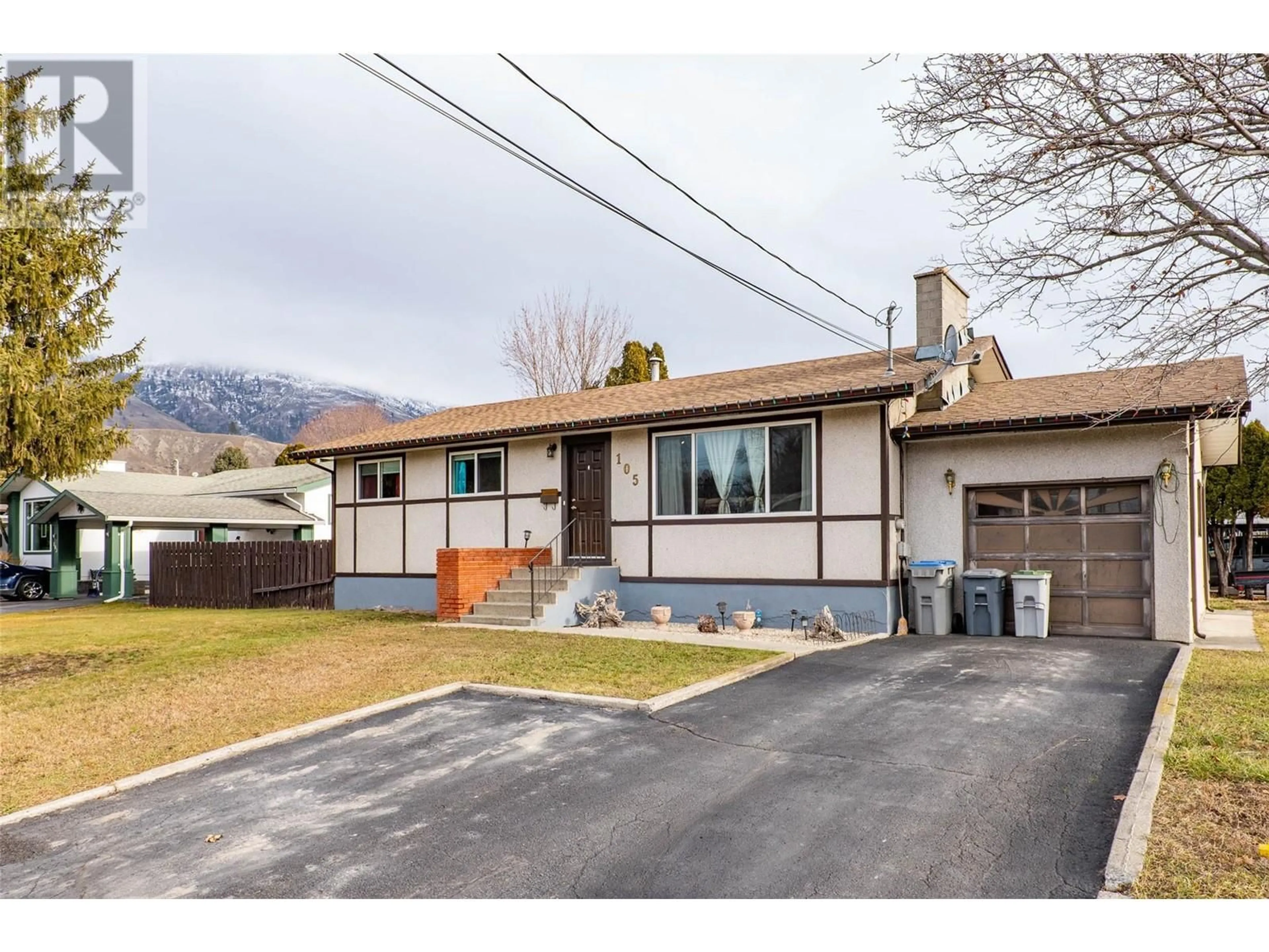 Home with vinyl exterior material, street for 105 Chapman Place, Kamloops British Columbia V2C4R2