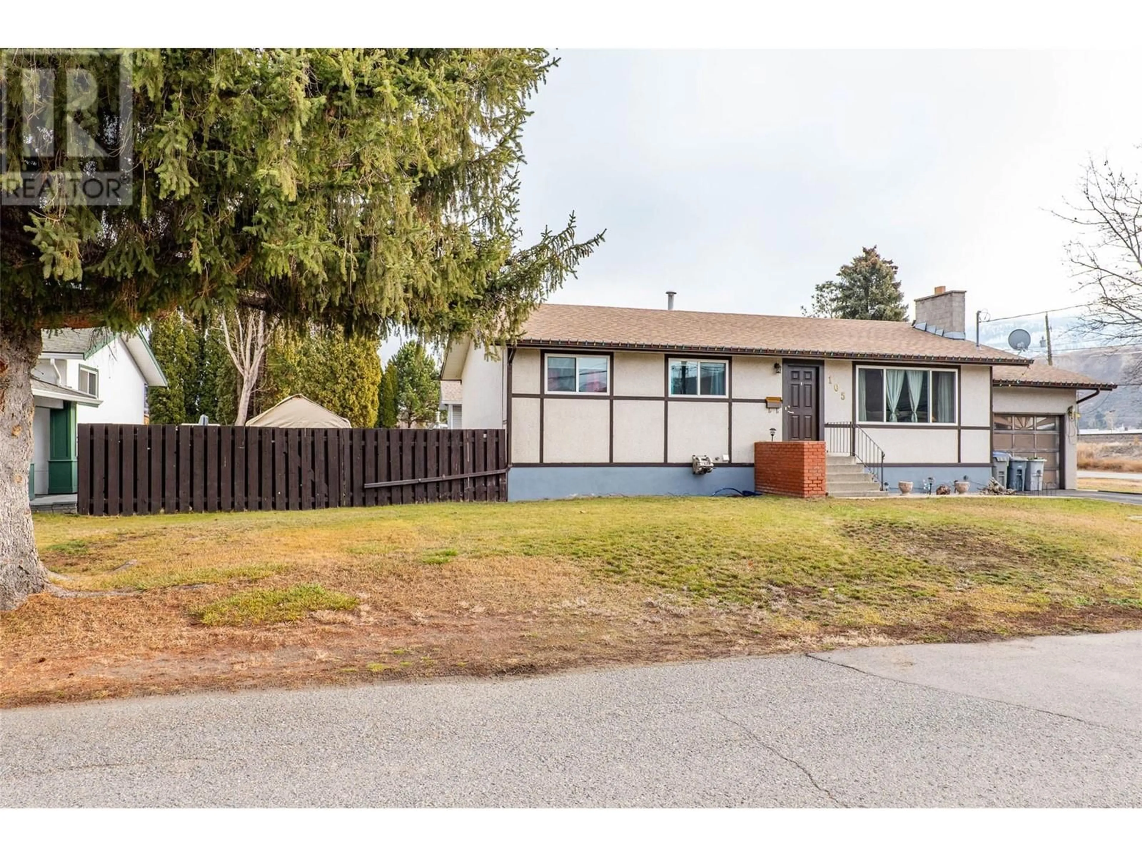 Home with vinyl exterior material, street for 105 Chapman Place, Kamloops British Columbia V2C4R2