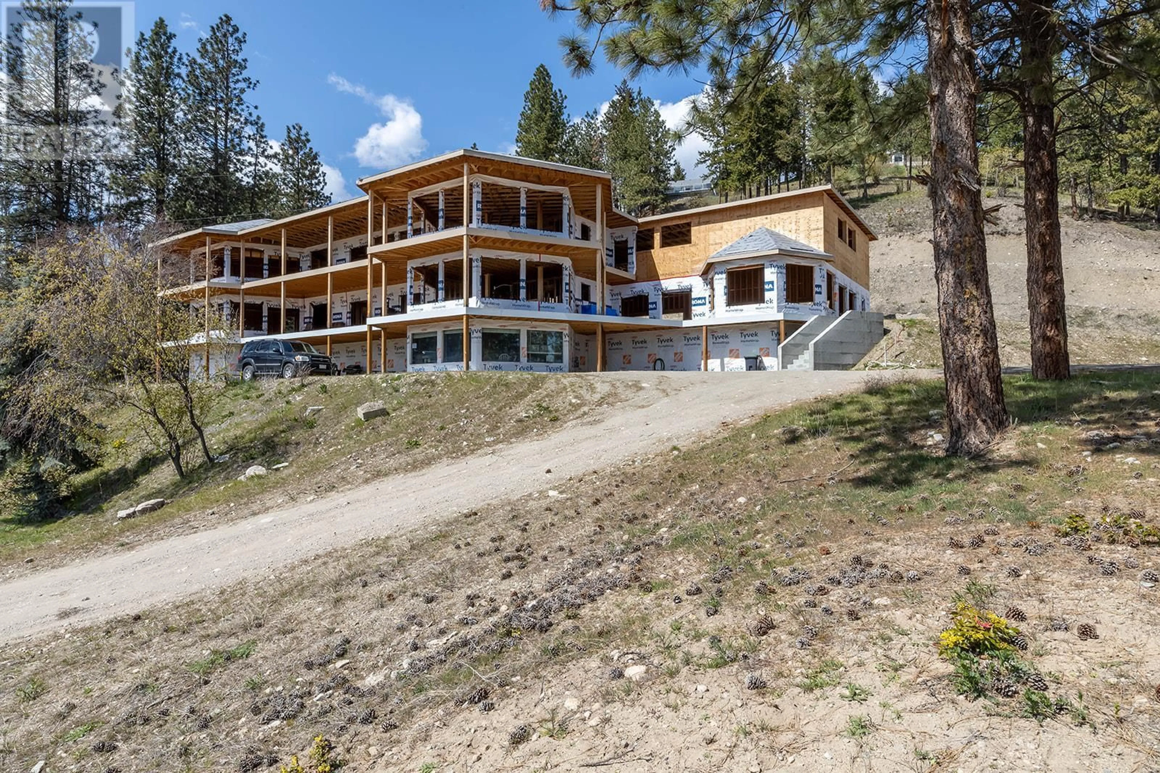 A pic from outside/outdoor area/front of a property/back of a property/a pic from drone, mountain view for 4976 Princeton Avenue, Peachland British Columbia V0H1X8