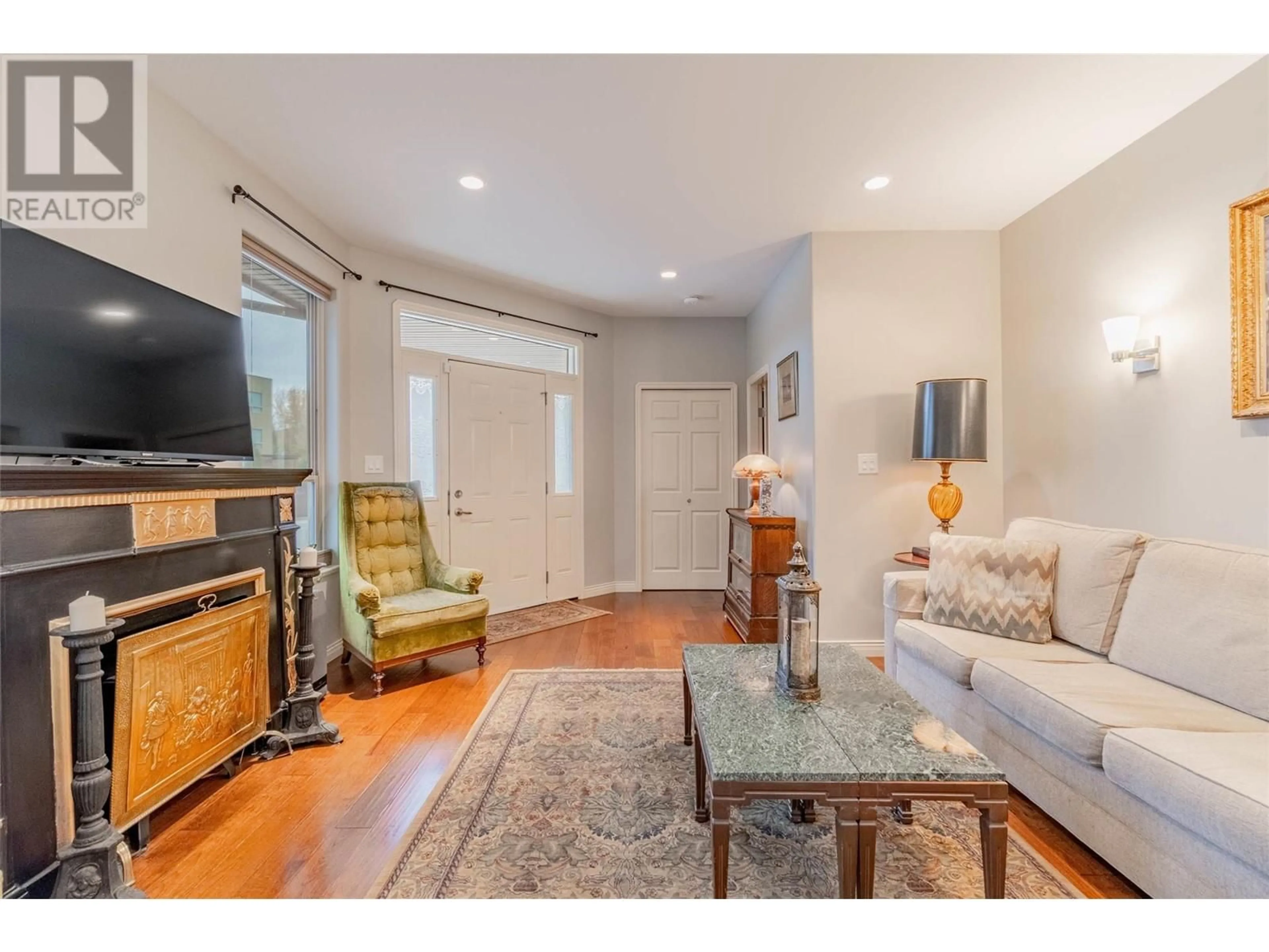 Living room with furniture, wood/laminate floor for 6609 OXBOW Crescent, Oliver British Columbia V0H1T4