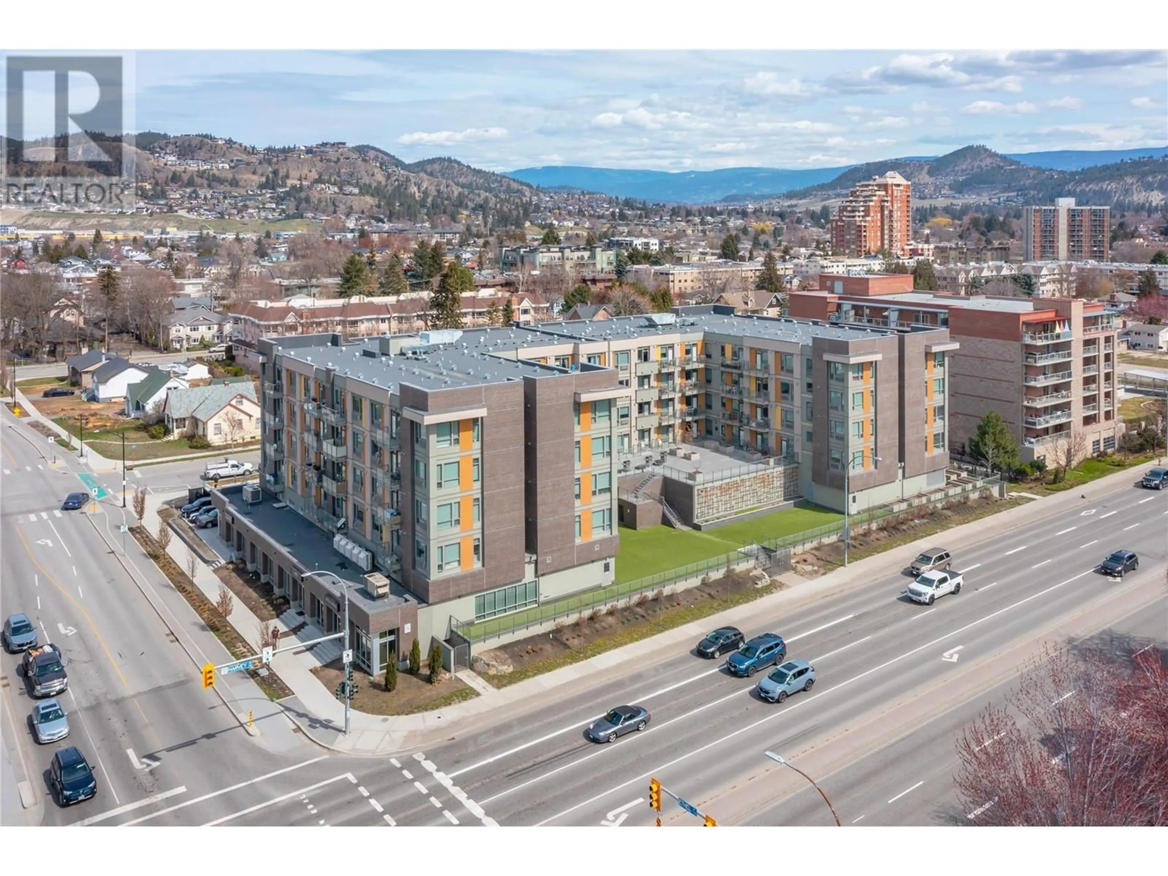 A pic from outside/outdoor area/front of a property/back of a property/a pic from drone, unknown for 925 Leon Avenue Unit# 441, Kelowna British Columbia V1Y0E5