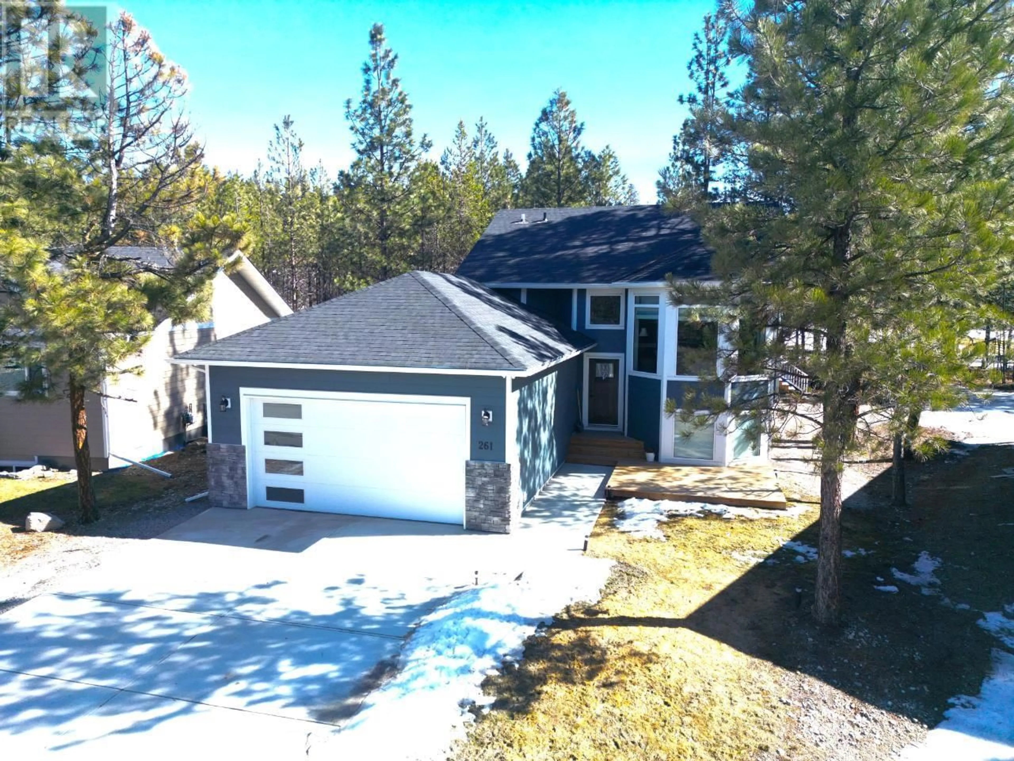 A pic from outside/outdoor area/front of a property/back of a property/a pic from drone, street for 261 SHADOW MOUNTAIN Boulevard, Cranbrook British Columbia V1C0C6