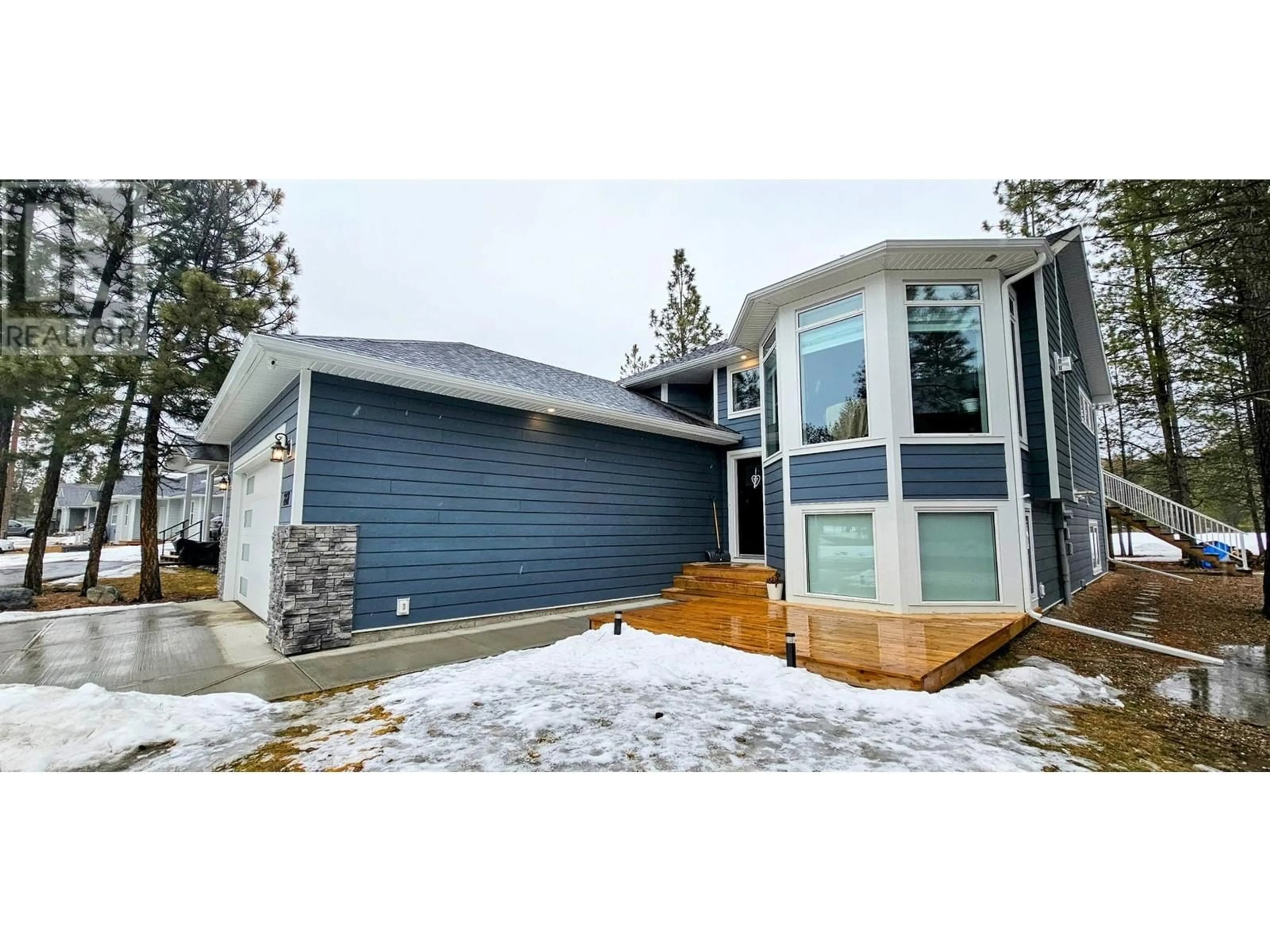 Home with vinyl exterior material, street for 261 SHADOW MOUNTAIN Boulevard, Cranbrook British Columbia V1C0C6