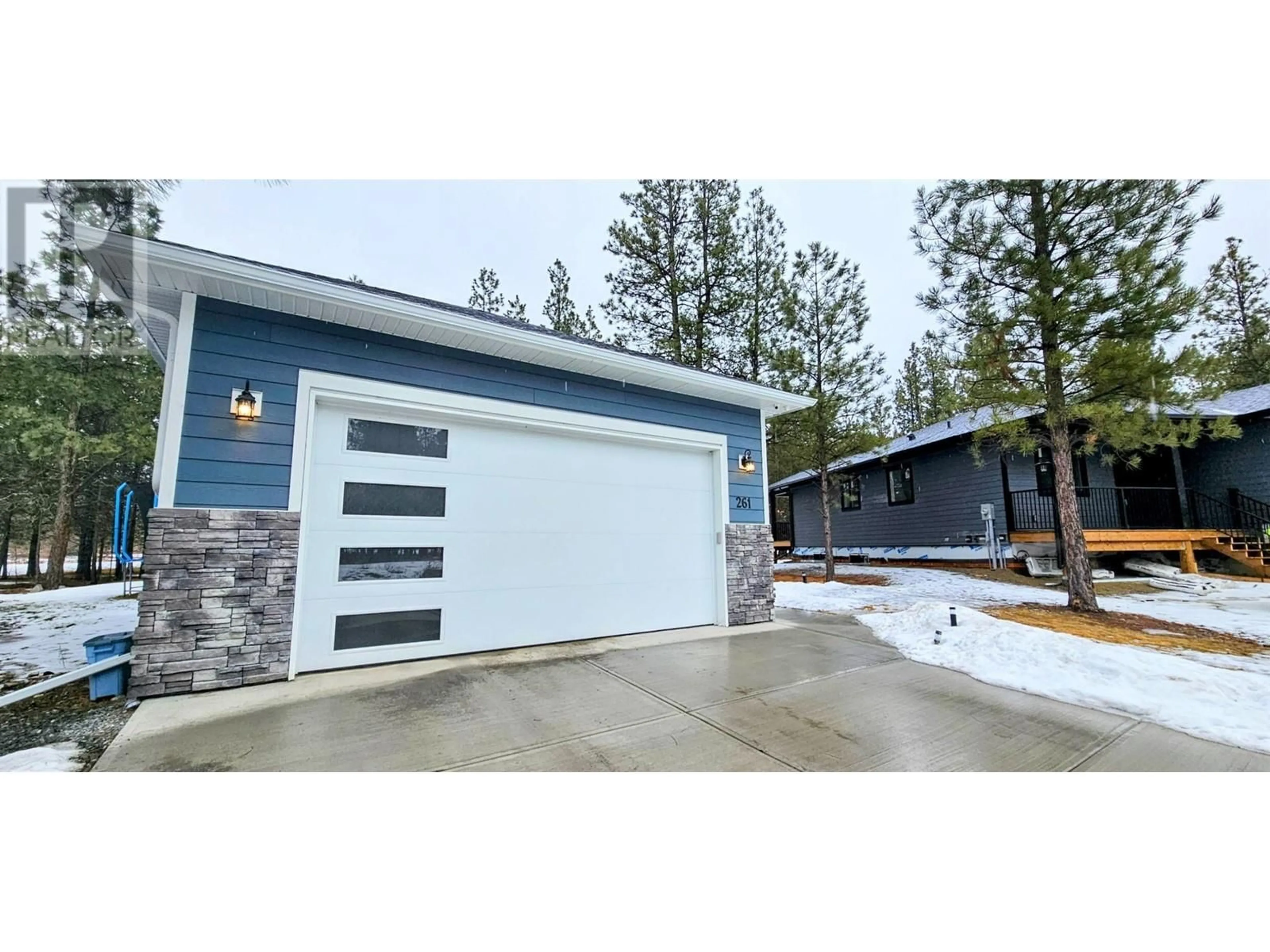 Indoor garage for 261 SHADOW MOUNTAIN Boulevard, Cranbrook British Columbia V1C0C6