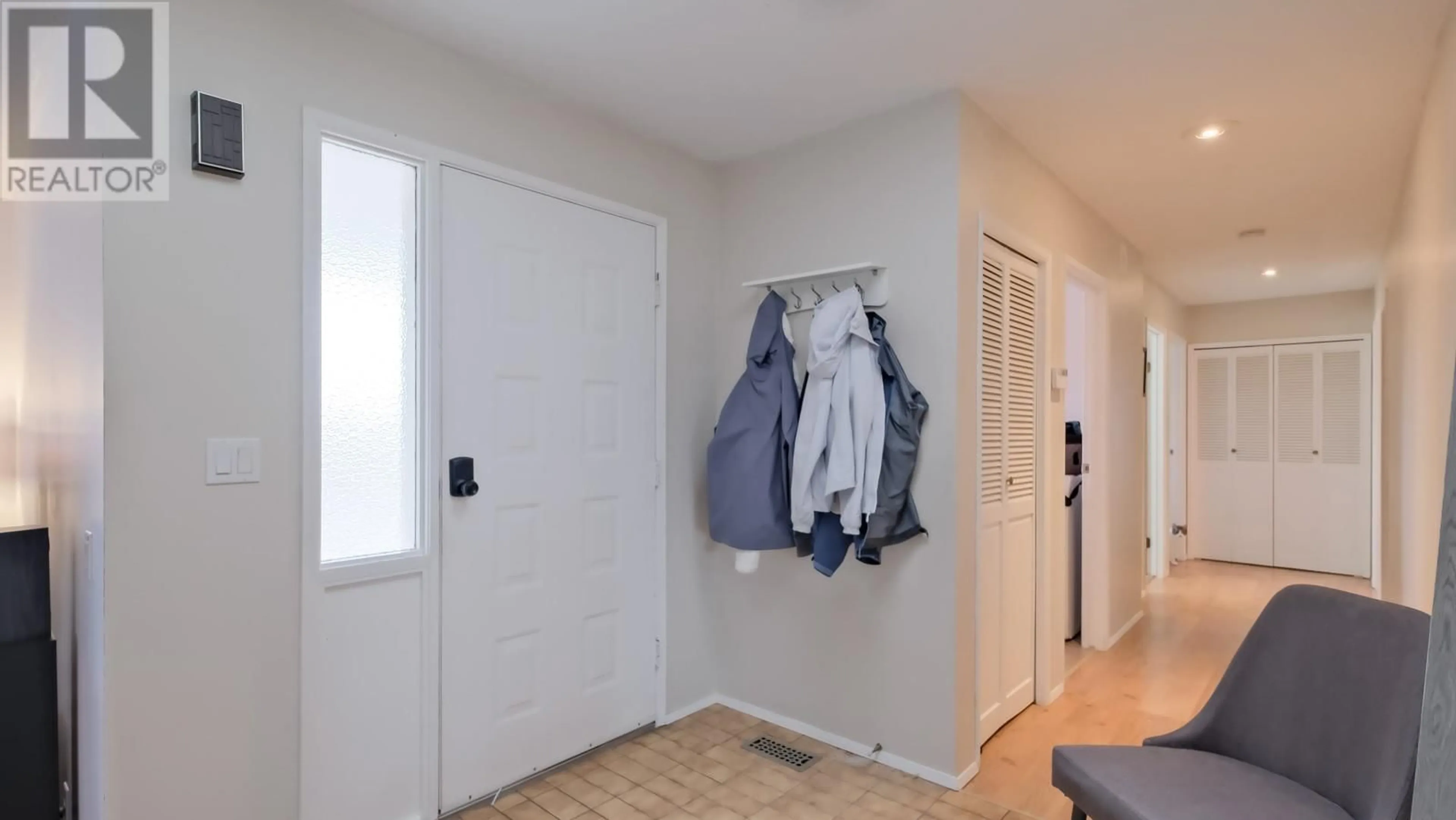 Indoor entryway for 5271 CHUTE LAKE ROAD, Kelowna British Columbia V1W4K8
