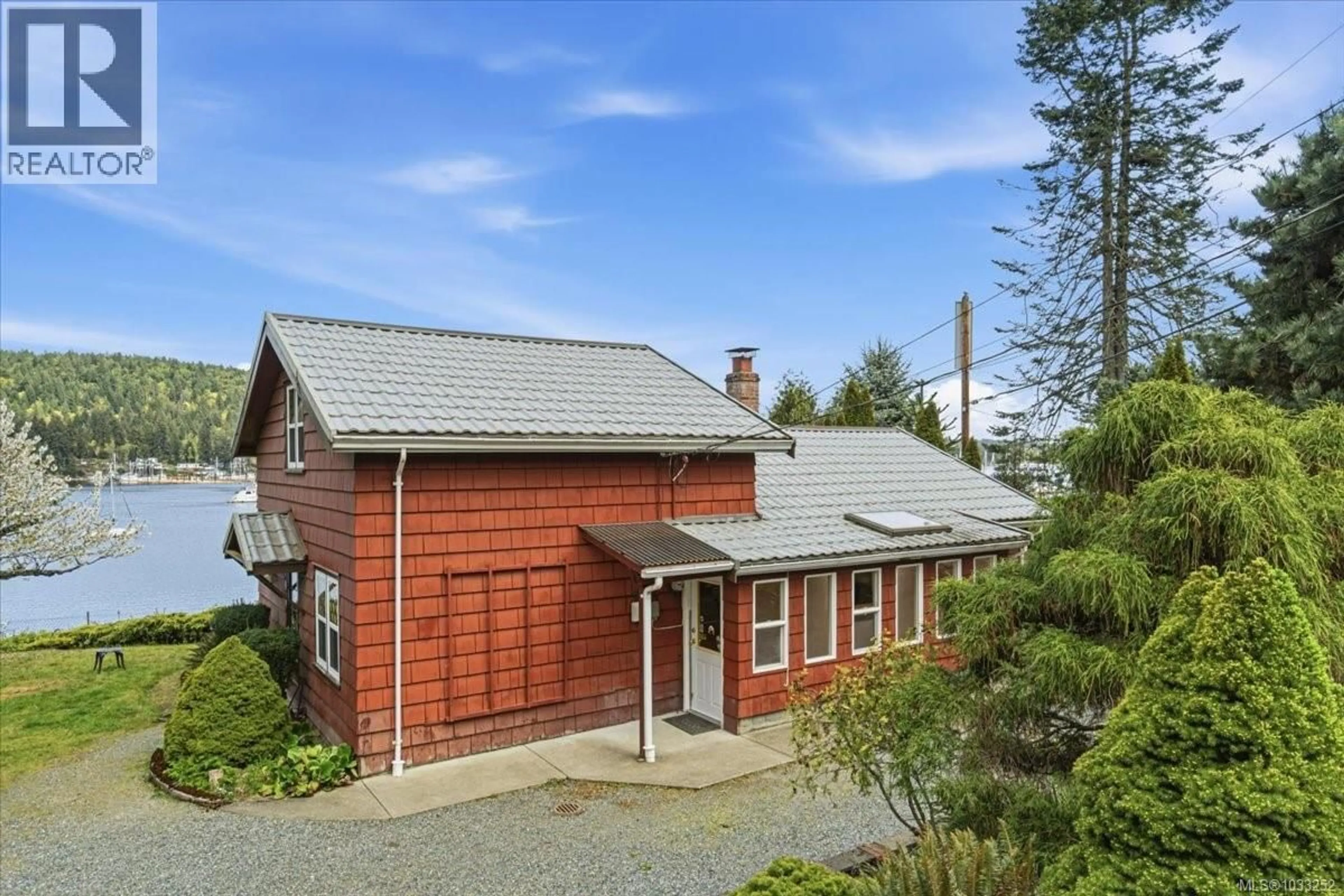 A pic from outside/outdoor area/front of a property/back of a property/a pic from drone, unknown for 4911 HARBOUR VIEW ROAD, Ladysmith British Columbia V9G1M7