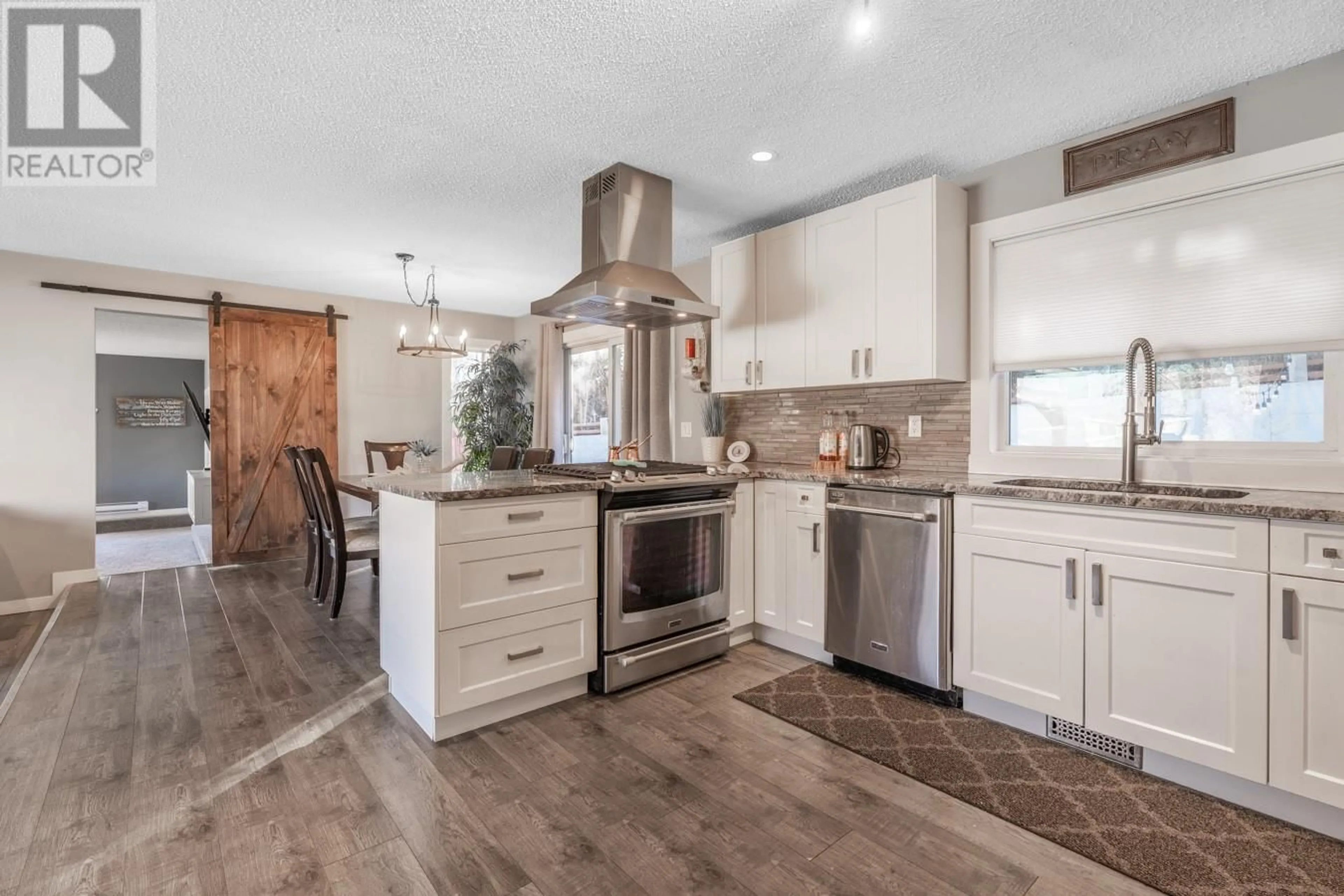 Open concept kitchen, unknown for 1708 North River Drive, Kamloops British Columbia V2B7N5