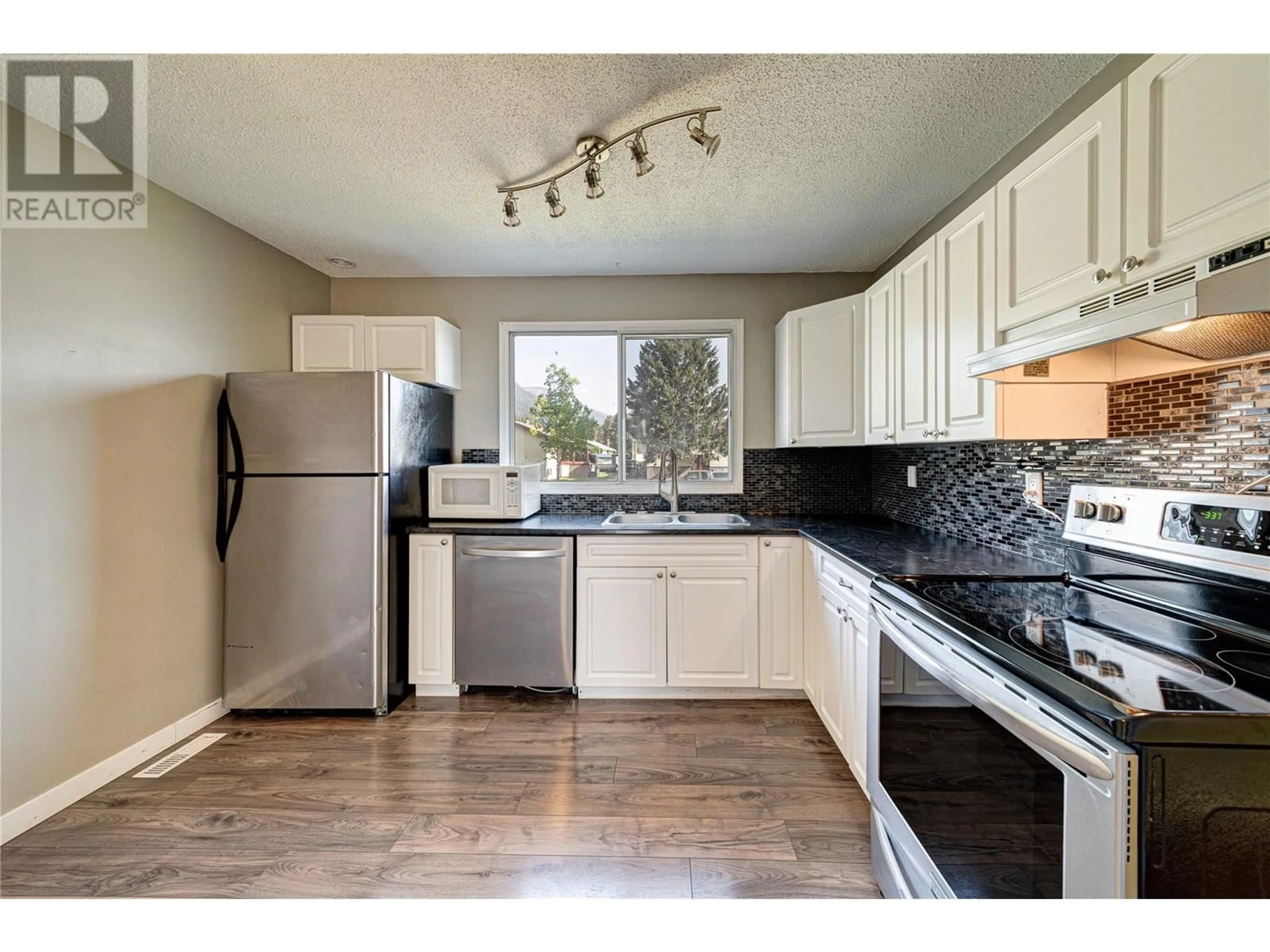 Standard kitchen, wood/laminate floor for 403A MOUNTAIN ASH CRESCENT, Sparwood British Columbia V0B2G1