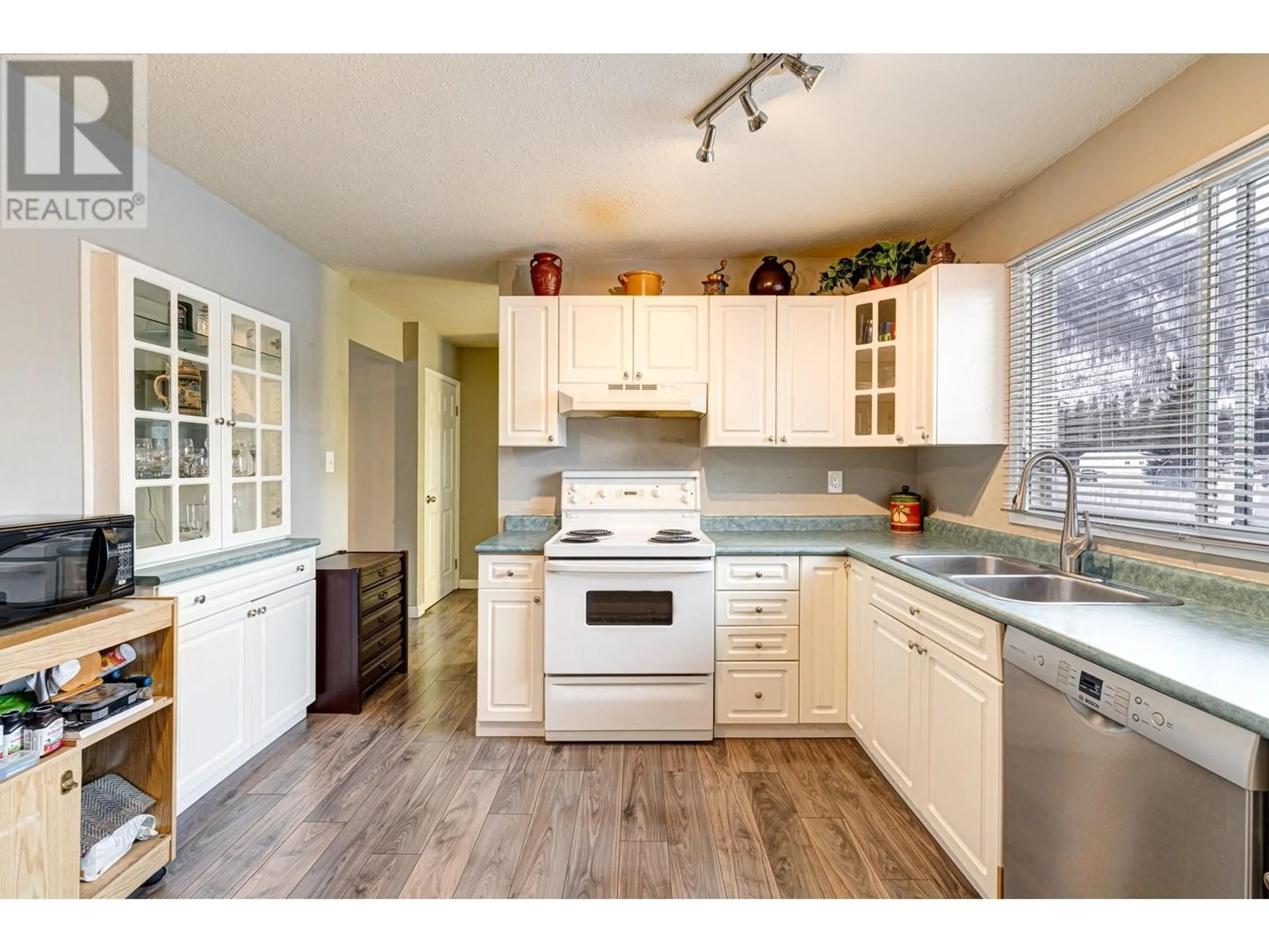 Open concept kitchen, unknown for 403B Mountain Ash Crescent, Sparwood British Columbia V0B2G0