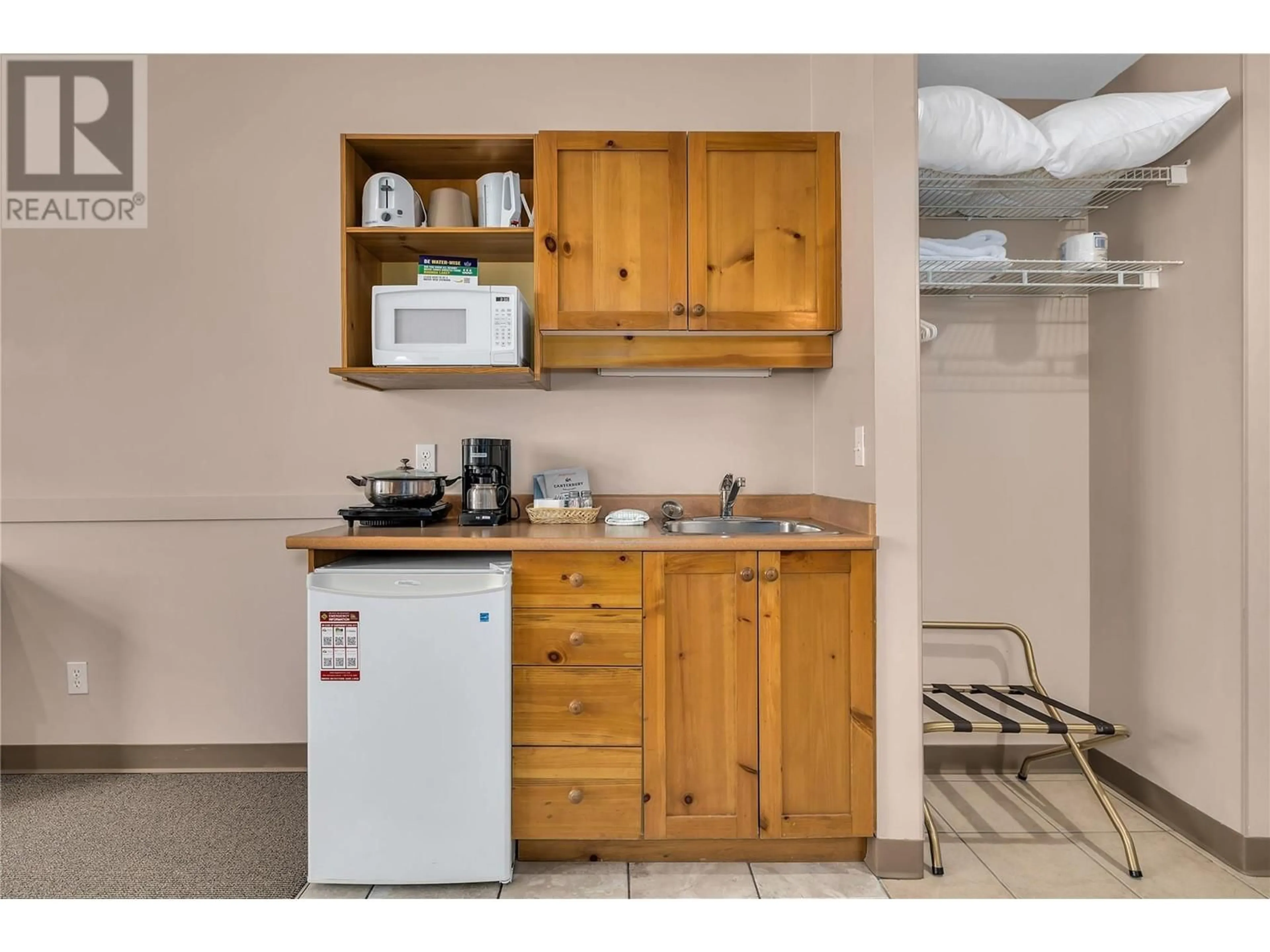 Standard kitchen, unknown for 121 - 5340 BIG WHITE ROAD, Big White British Columbia V1P1P3