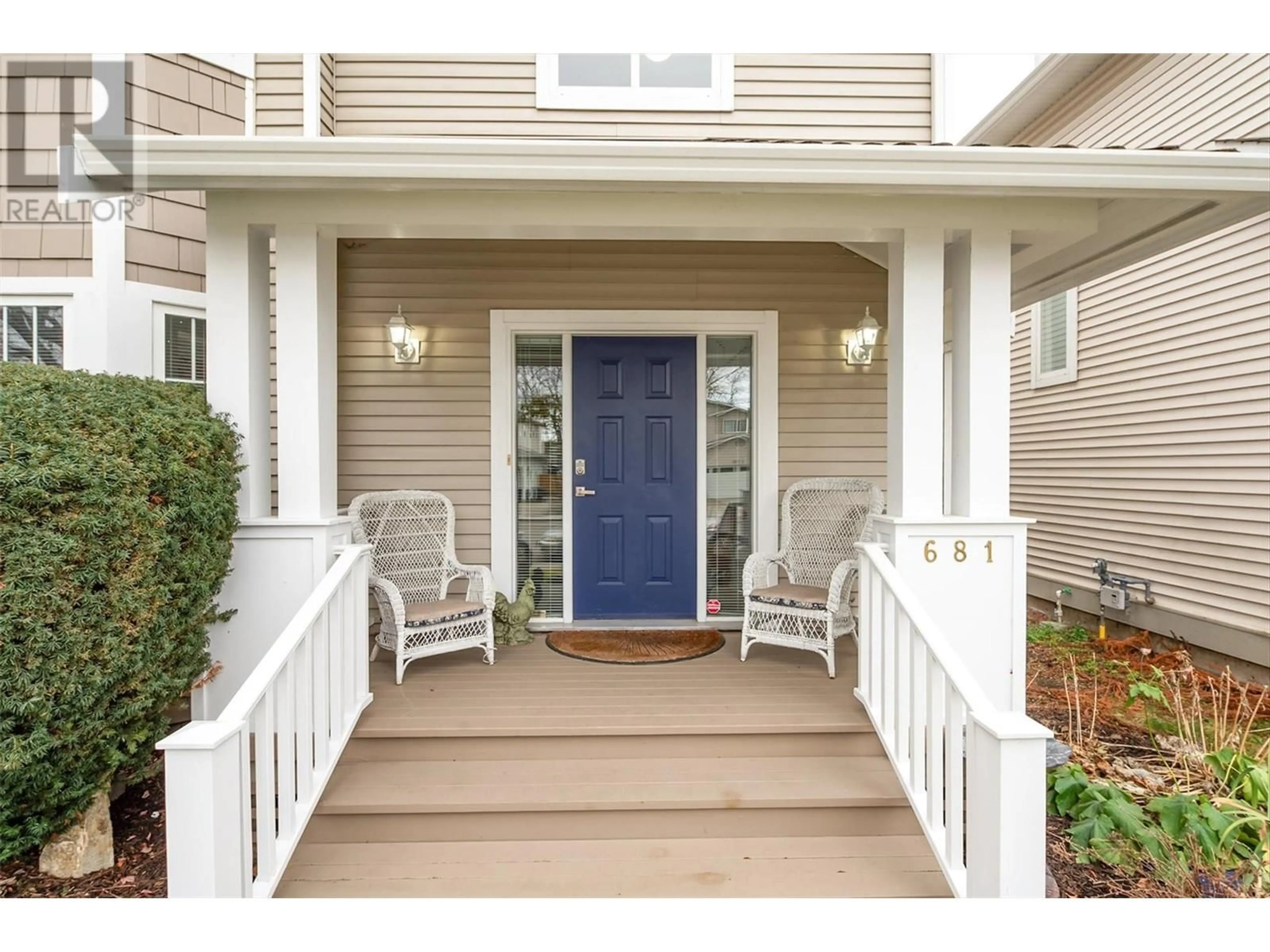 Indoor entryway for 681 Cook Road, Kelowna British Columbia V1W4T4