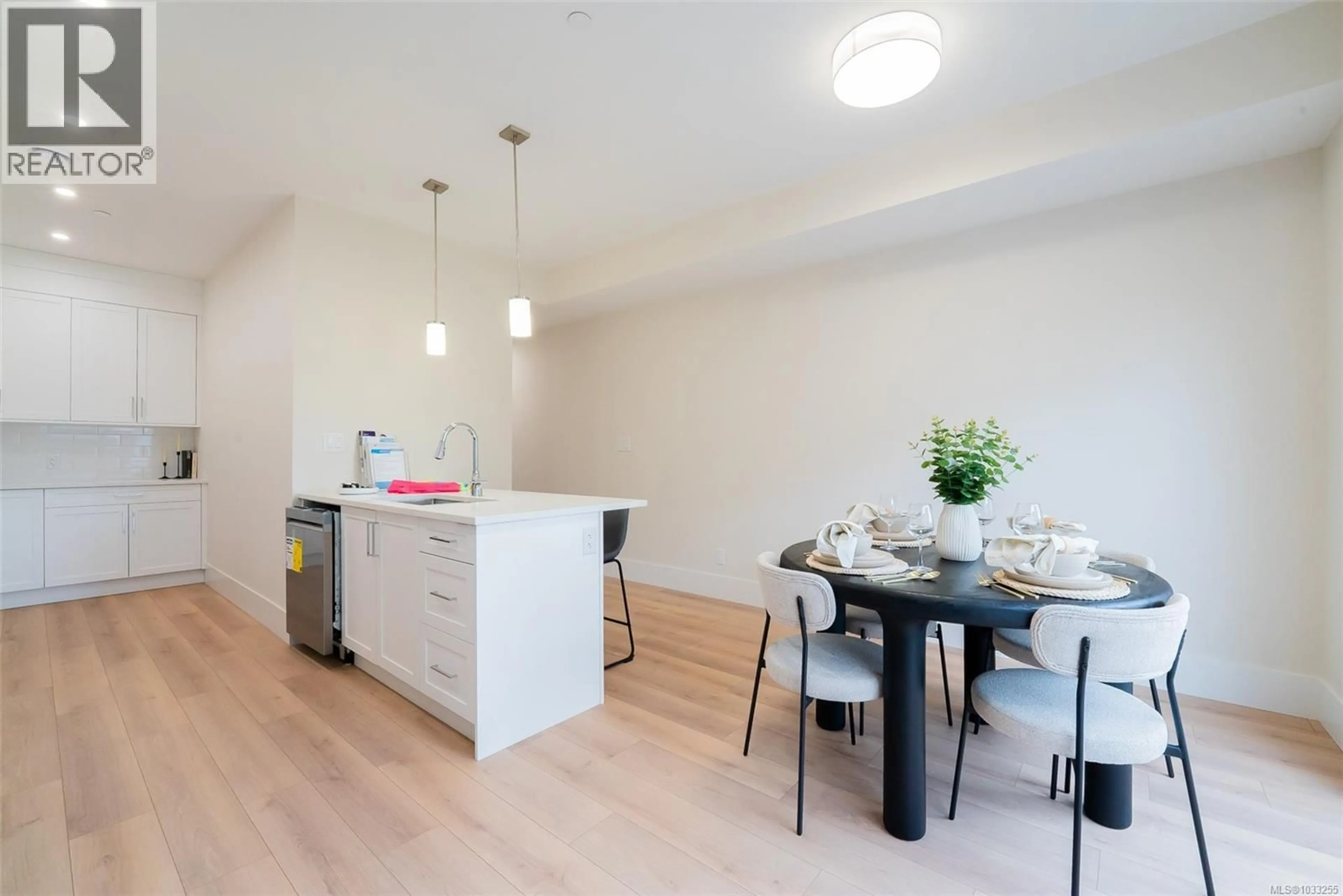 Dining room, wood/laminate floor for 106 - 1615 NORTHFIELD ROAD, Nanaimo British Columbia V9S5A8