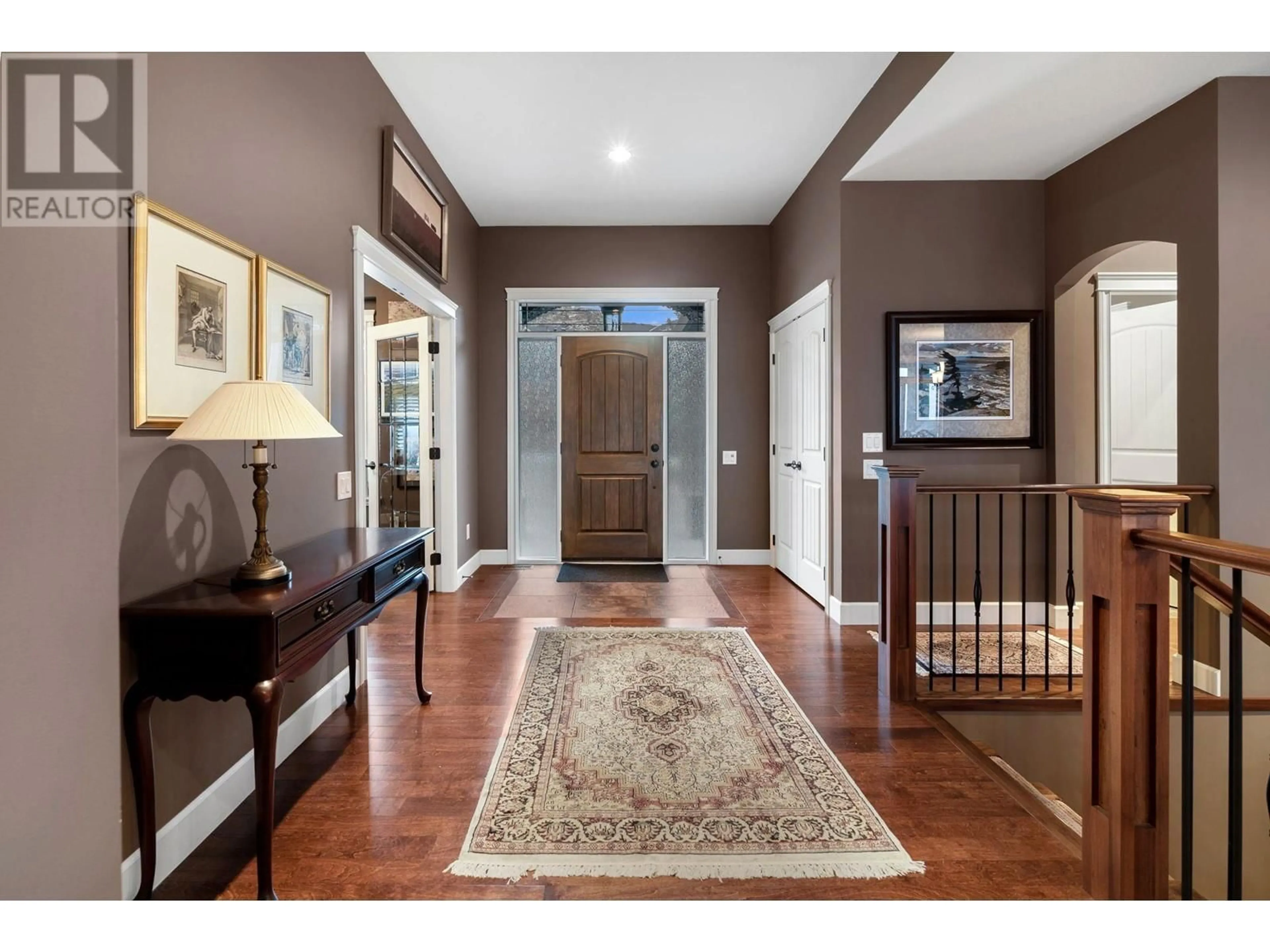 Indoor entryway for 1014 Hewetson Avenue, Kelowna British Columbia V1W5H8