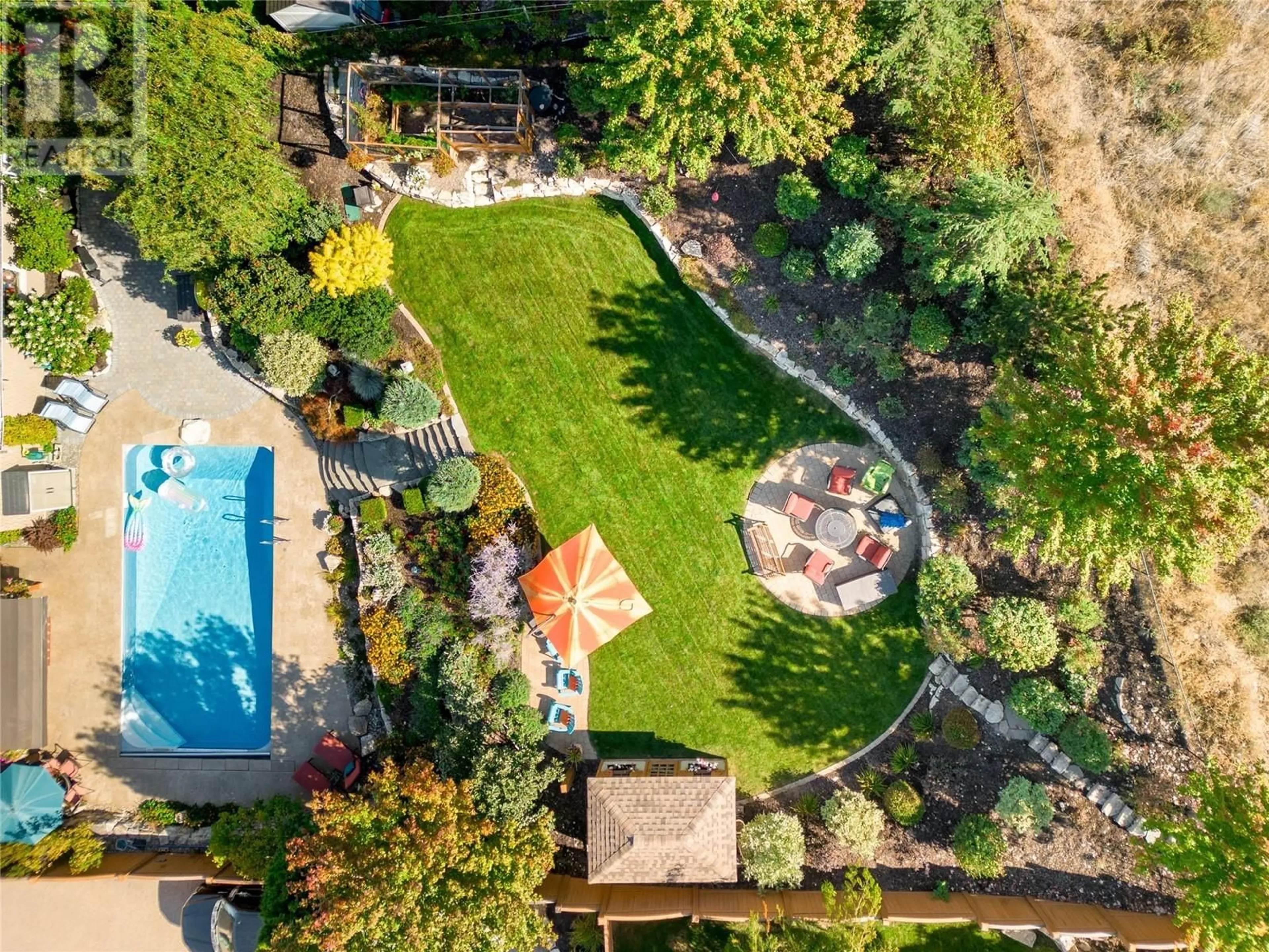 A pic from outside/outdoor area/front of a property/back of a property/a pic from drone, street for 337 Tanager Drive, Kelowna British Columbia V1W4T6