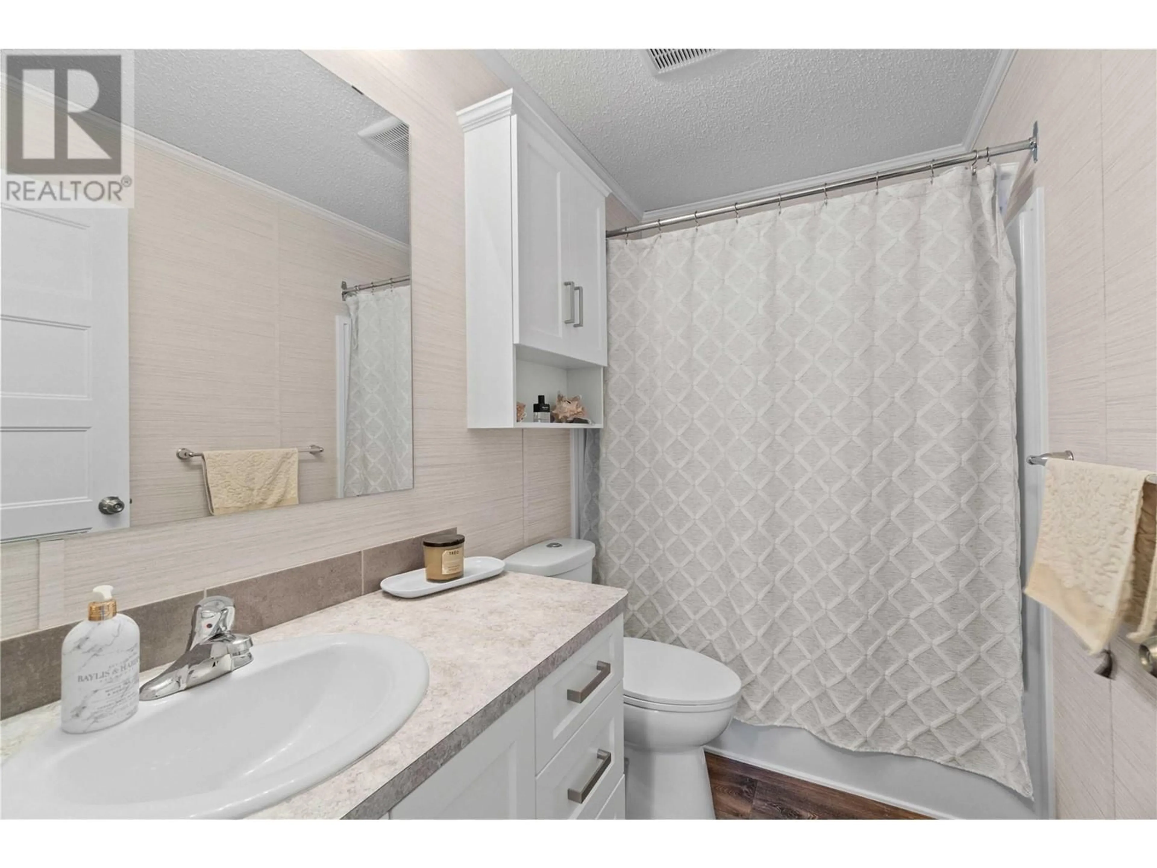 Standard bathroom, ceramic/tile floor for 111 - 5005 RIVER ROAD, Pritchard British Columbia V0E2P0