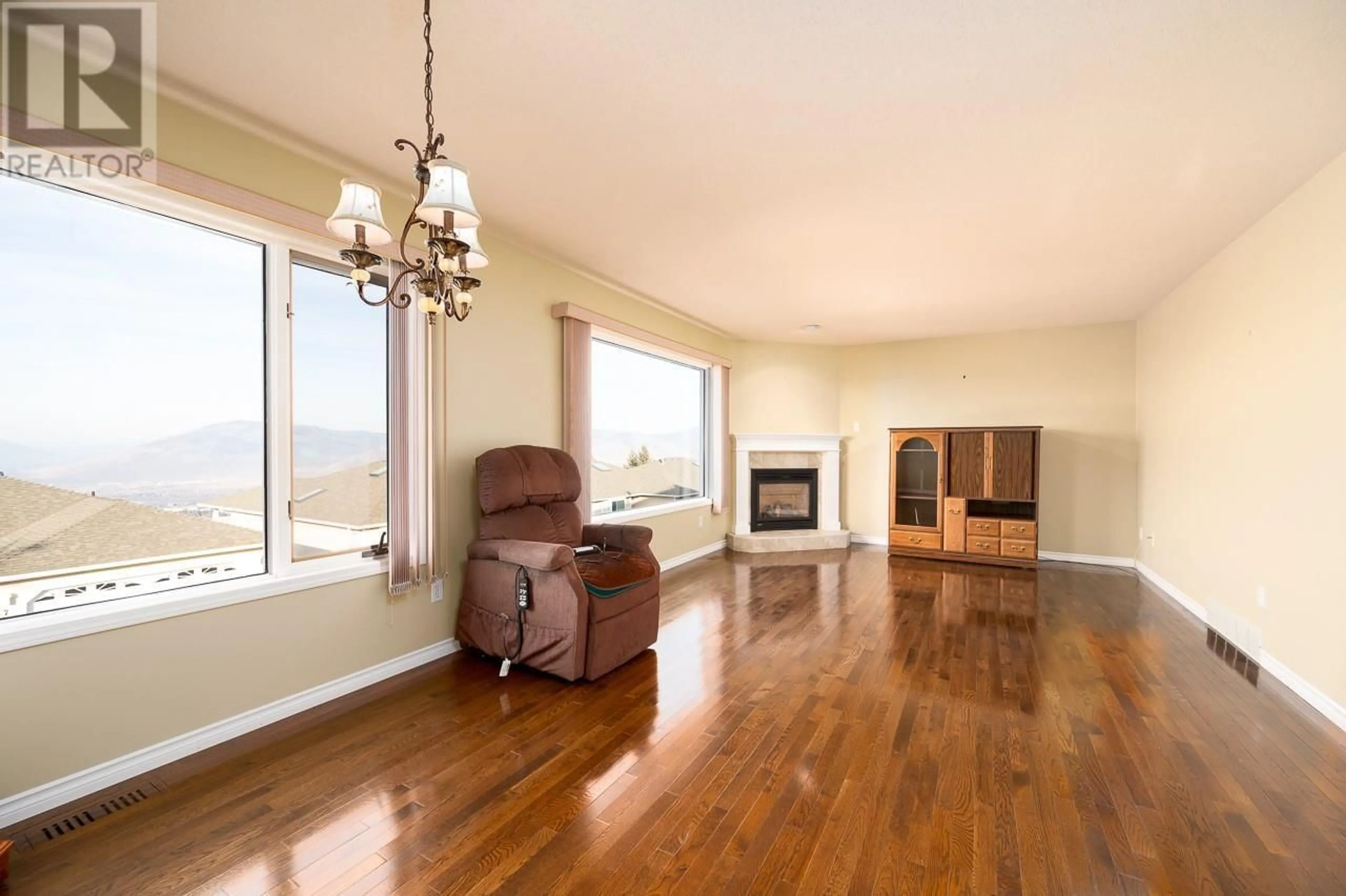 Living room with furniture, wood/laminate floor for 2030 VAN HORNE Drive Unit# 14, Kamloops British Columbia V1S1P6