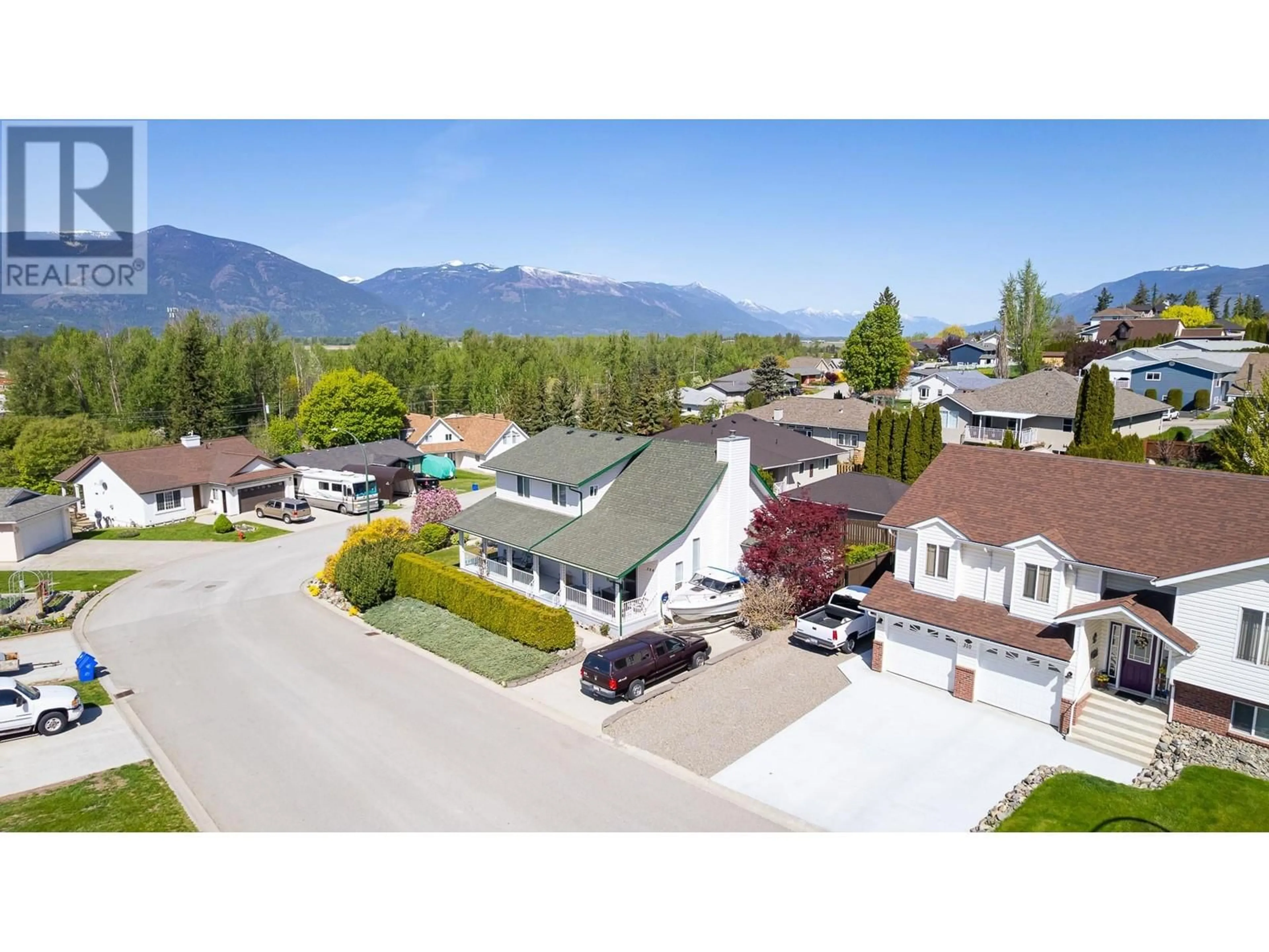 A pic from outside/outdoor area/front of a property/back of a property/a pic from drone, mountain view for 304 DUGAN STREET, Creston British Columbia V0B1G3