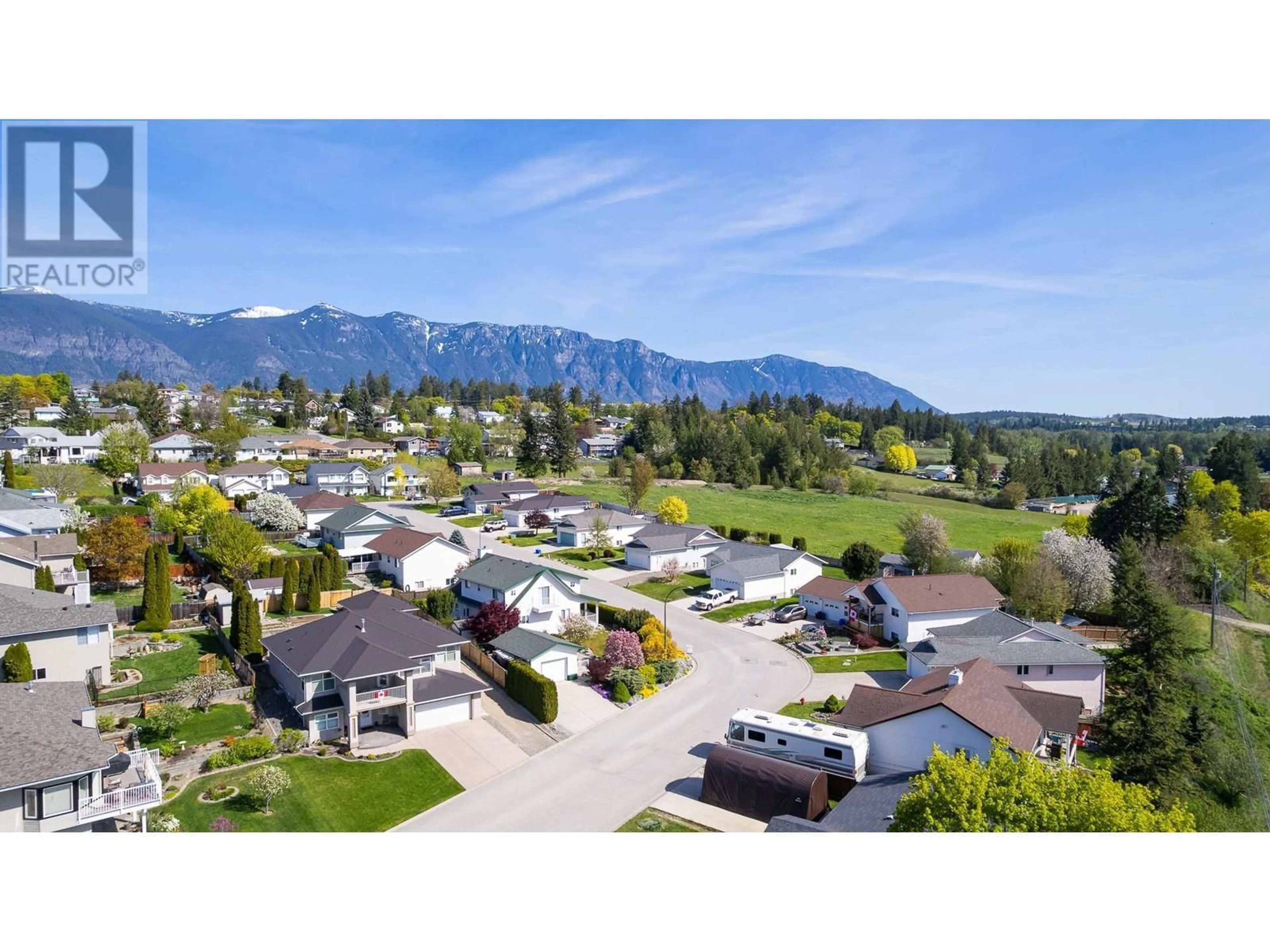 A pic from outside/outdoor area/front of a property/back of a property/a pic from drone, mountain view for 304 DUGAN STREET, Creston British Columbia V0B1G3