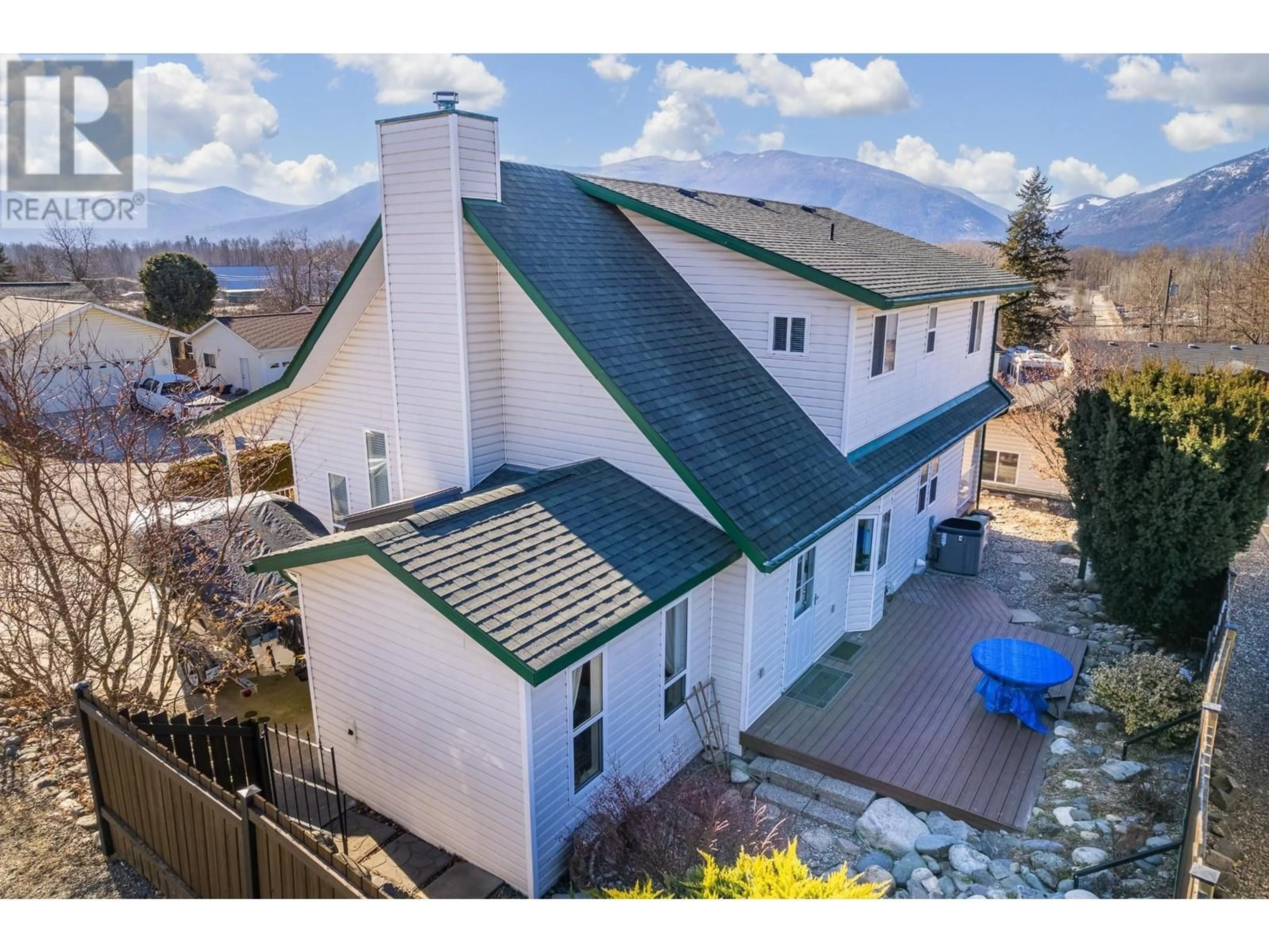 A pic from outside/outdoor area/front of a property/back of a property/a pic from drone, mountain view for 304 DUGAN Street, Creston British Columbia V0B1G3