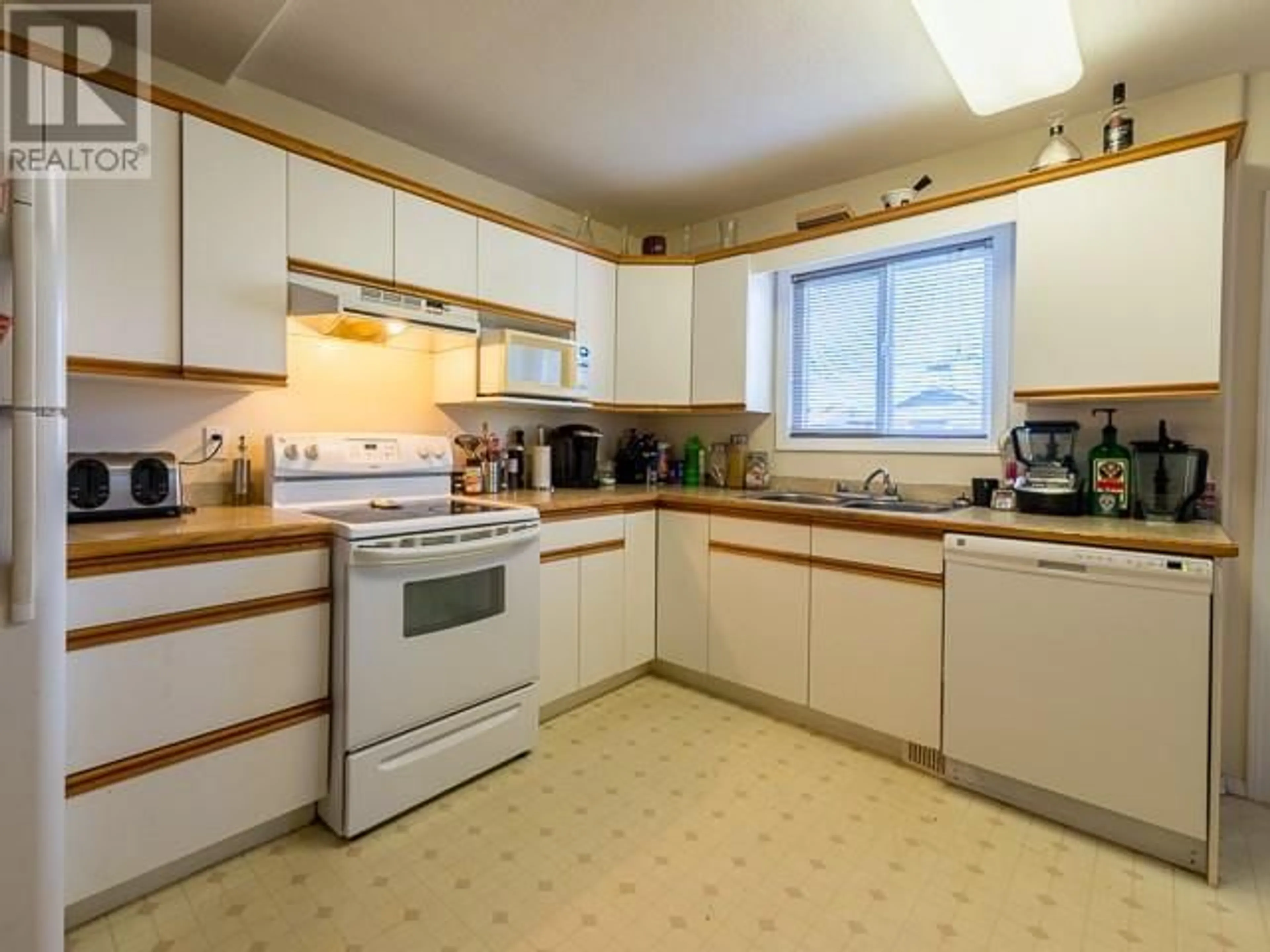 Standard kitchen, unknown for 962 PINE Street, Kamloops British Columbia V2C3A2