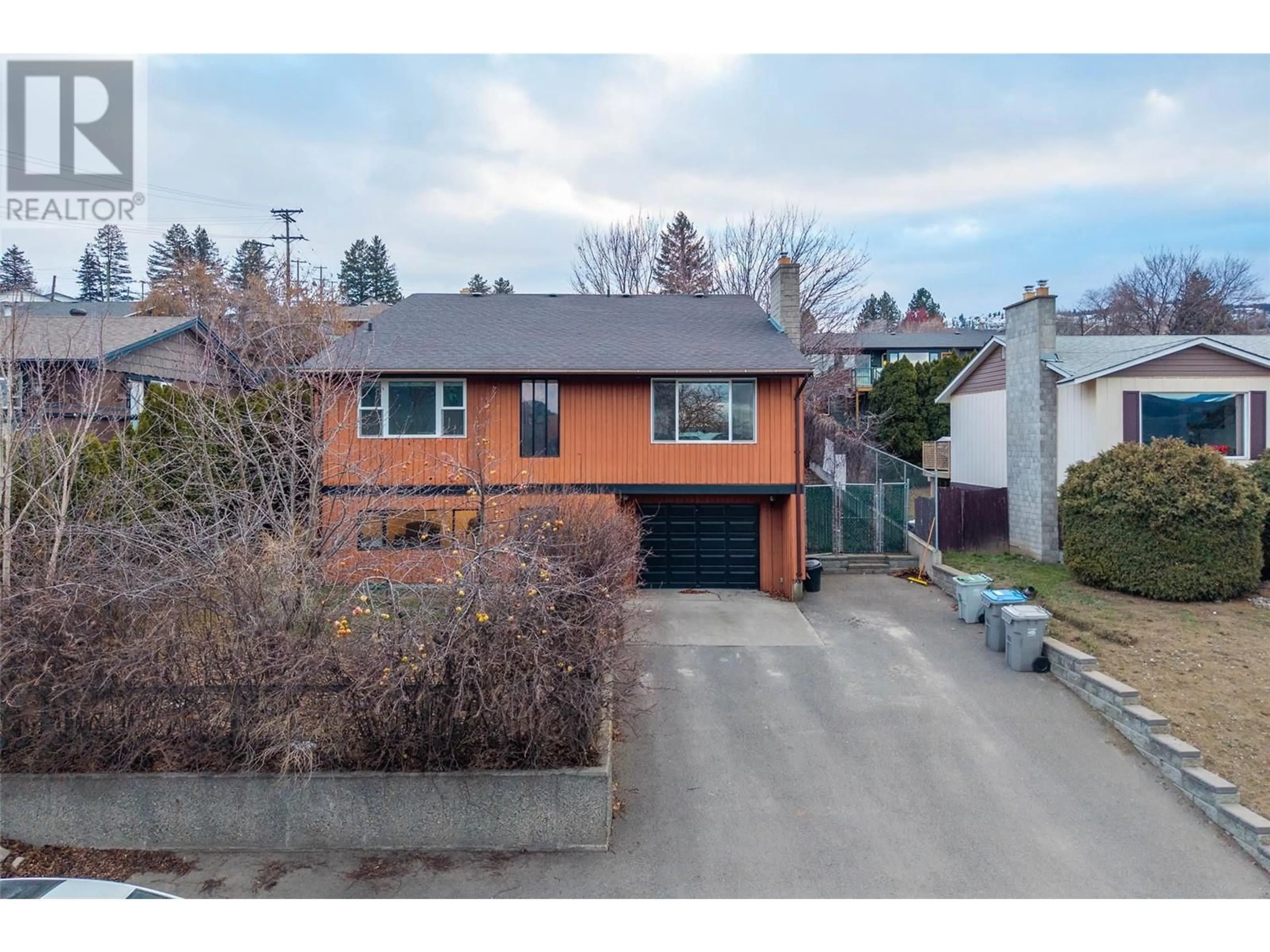 A pic from outside/outdoor area/front of a property/back of a property/a pic from drone, street for 775 SEQUOIA Place, Kamloops British Columbia V2C5W3