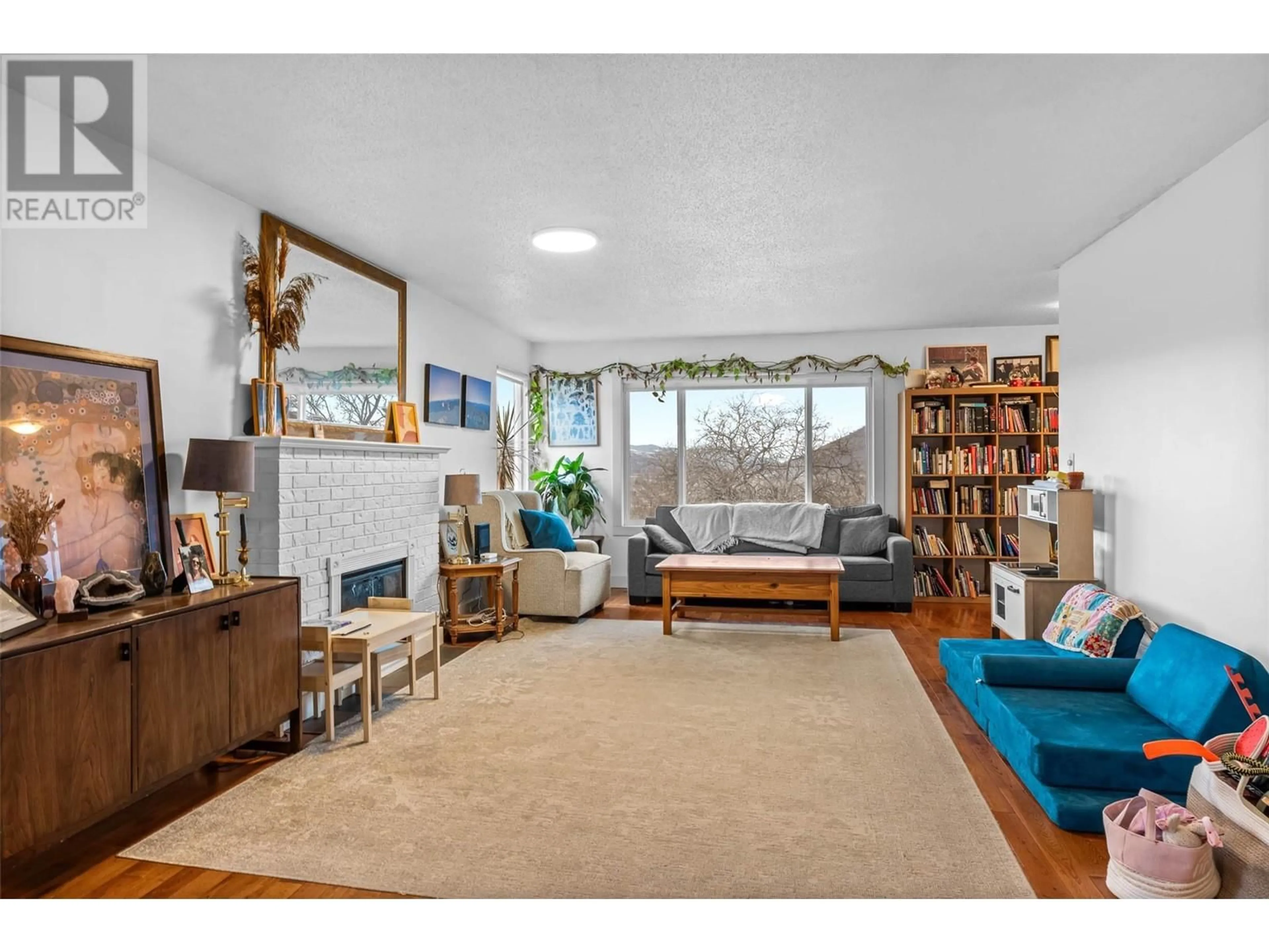 Living room with furniture, unknown for 775 SEQUOIA Place, Kamloops British Columbia V2C5W3