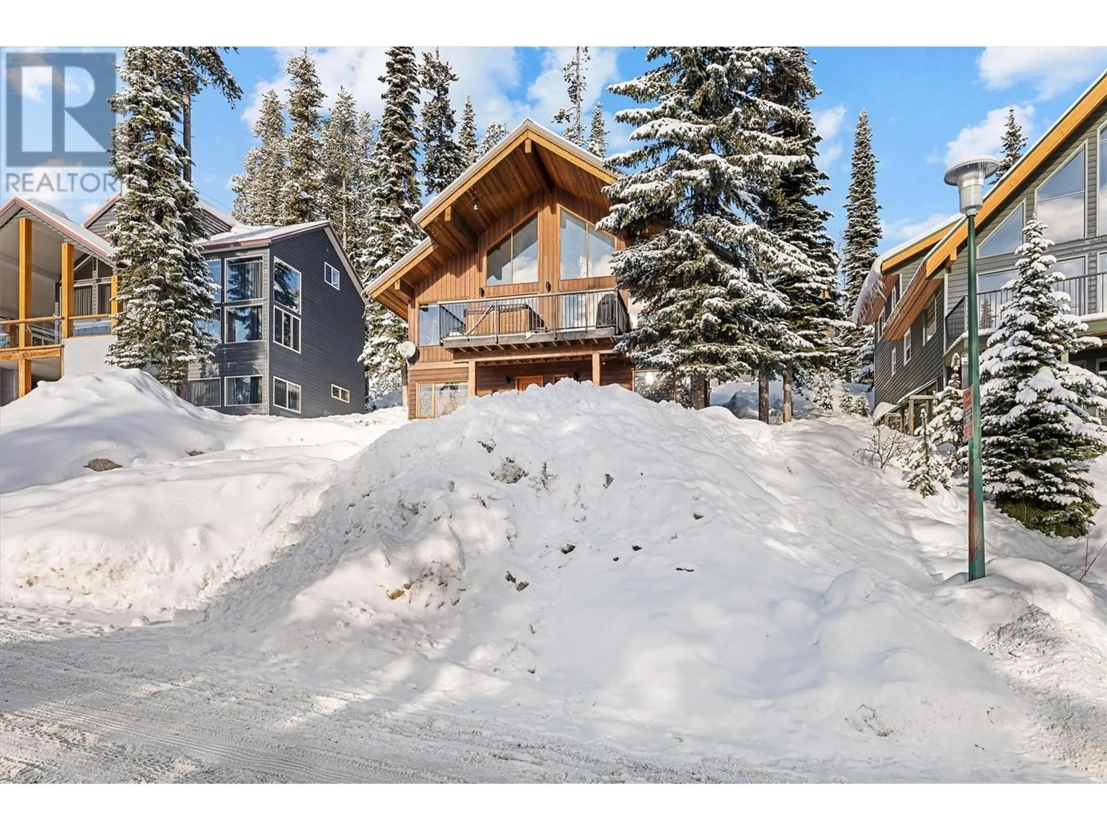 A pic from outside/outdoor area/front of a property/back of a property/a pic from drone, unknown for 4838 Snow Pines Road, Big White British Columbia V1P1P3