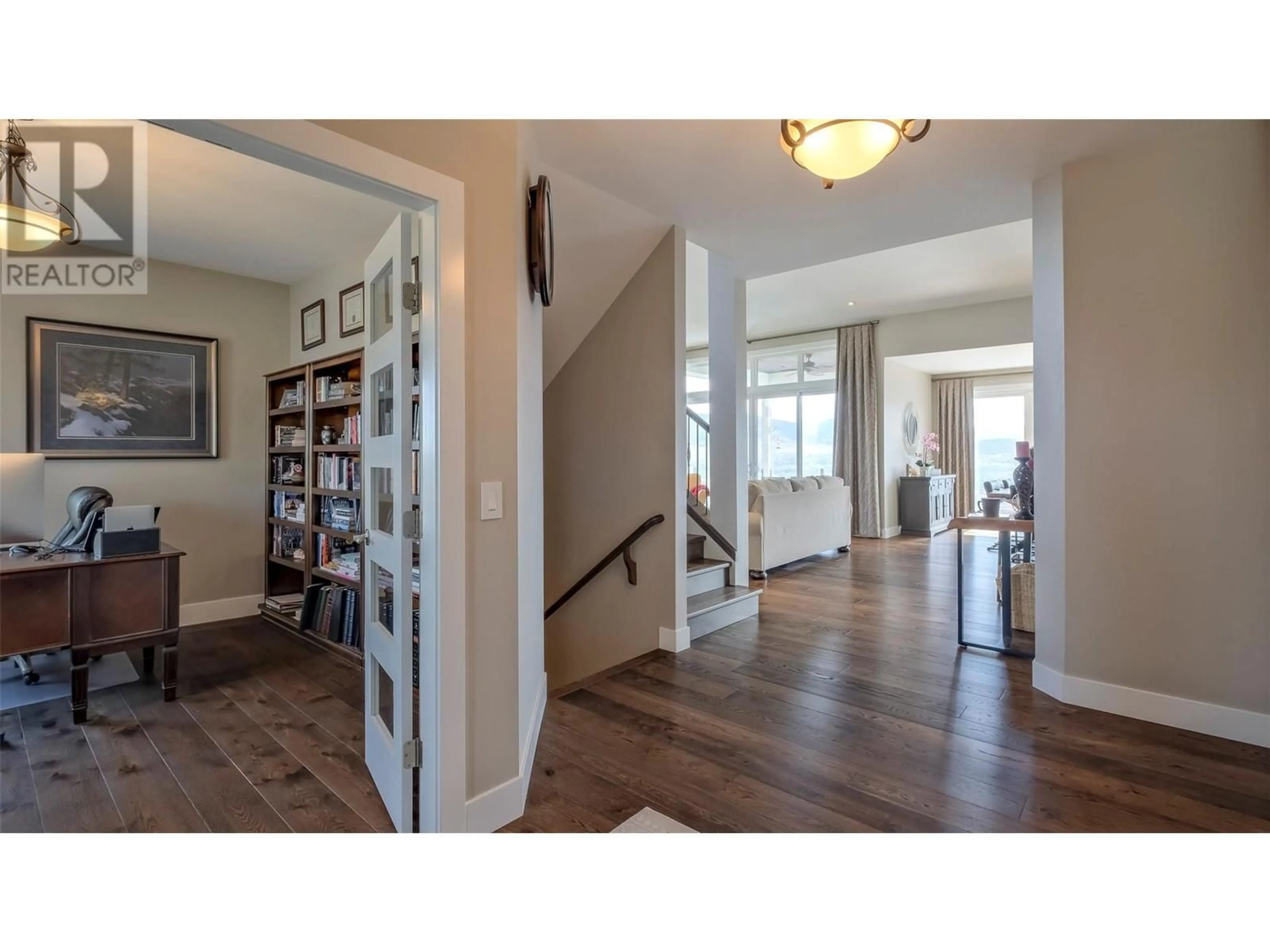 Indoor entryway for 593 Harrogate Lane, Kelowna British Columbia V1V3A5