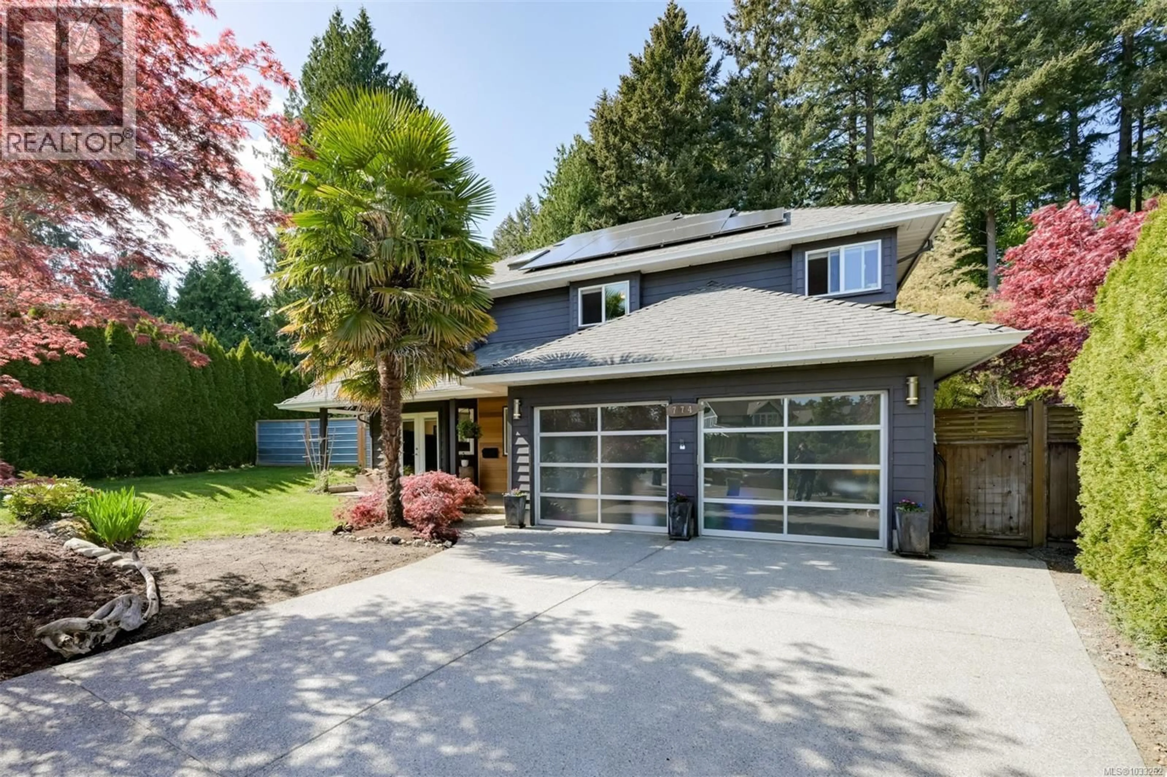 Home with vinyl exterior material, street for 774 DESTRUBE PLACE, Saanich British Columbia V8Y3B2