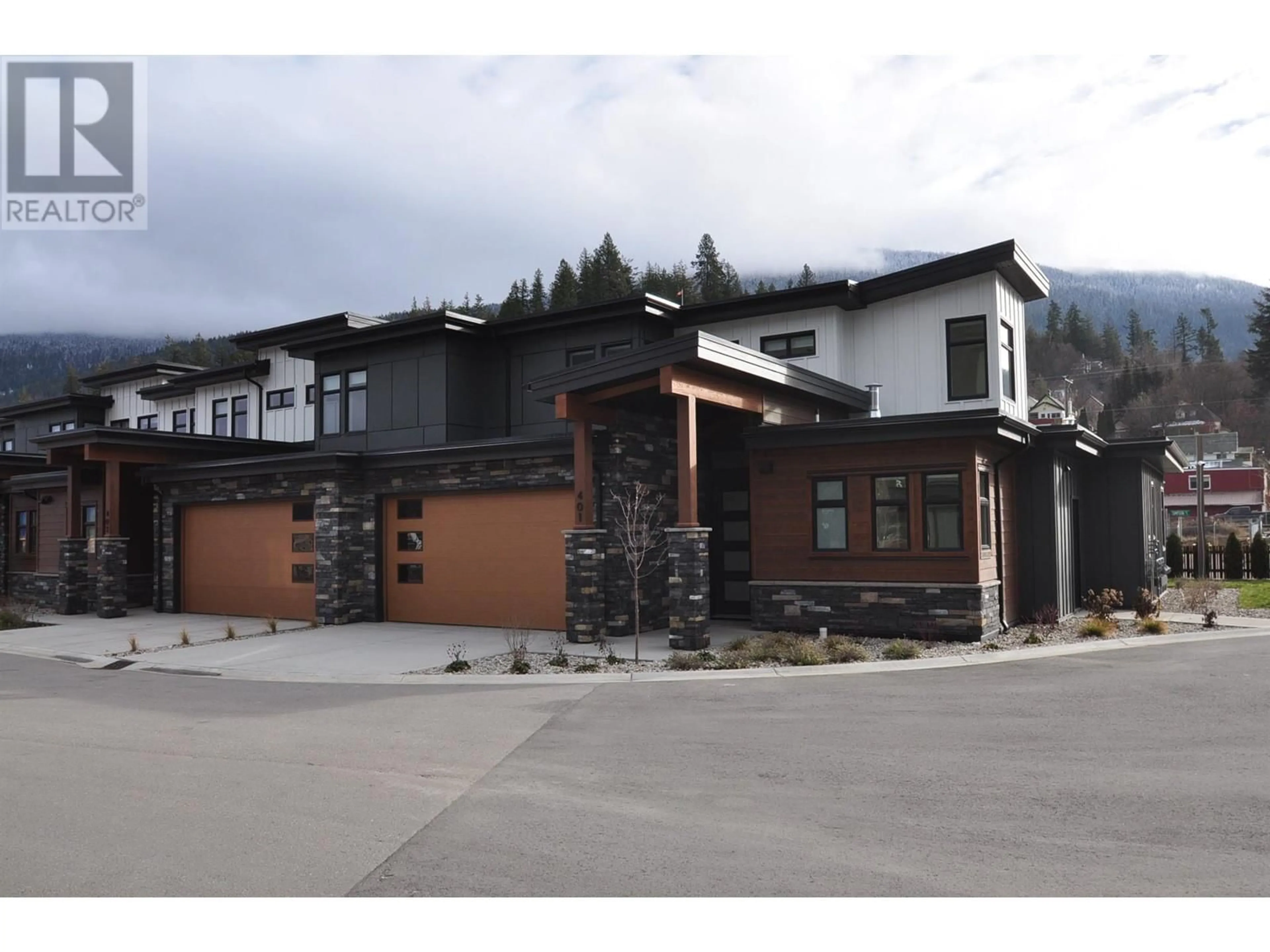 Home with brick exterior material, building for 910 Lakeside Drive Unit# 401, Nelson British Columbia V1L0C6