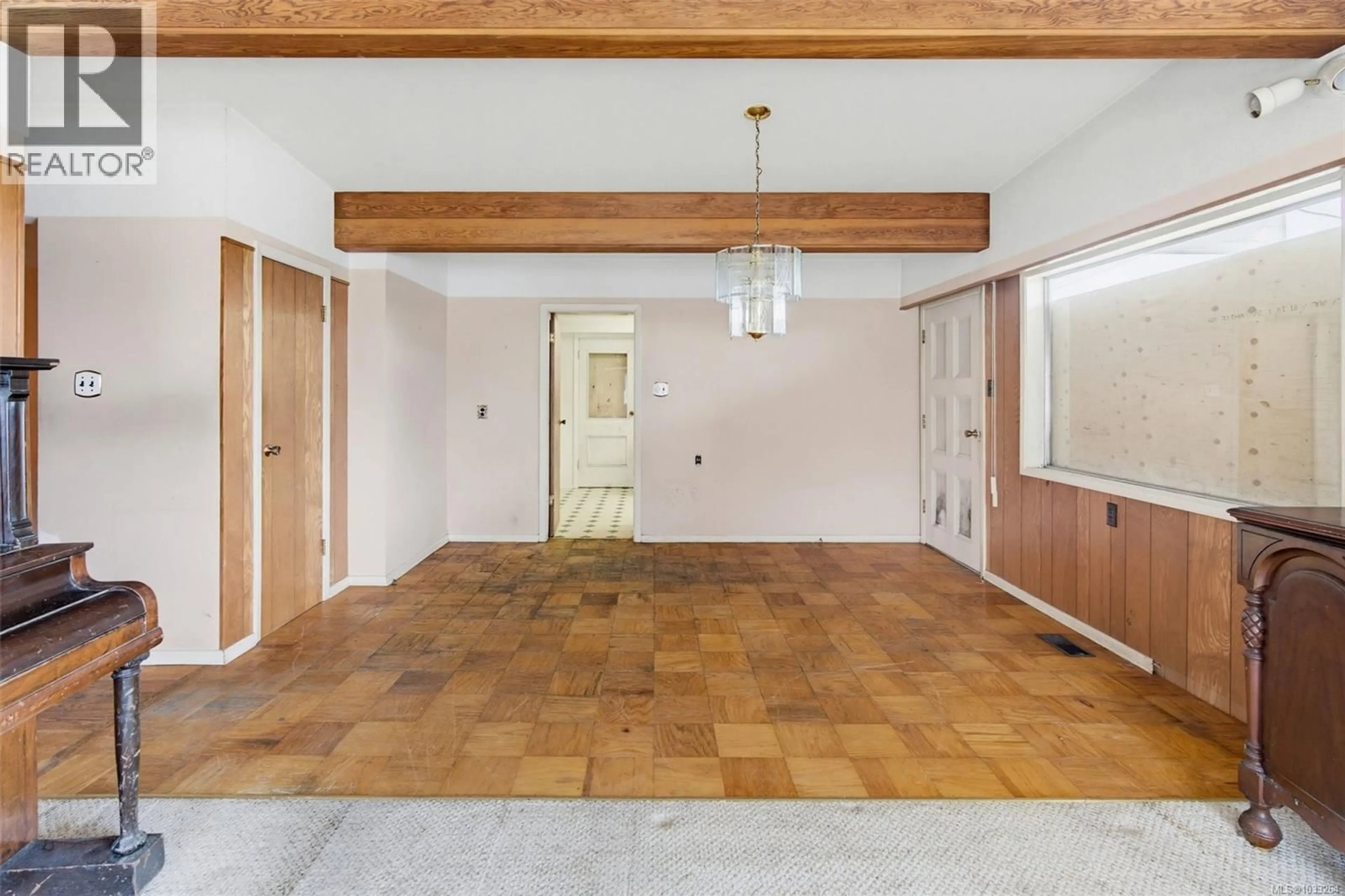 Indoor foyer for 247 GLENAIRLIE DRIVE, View Royal British Columbia V9B1K4