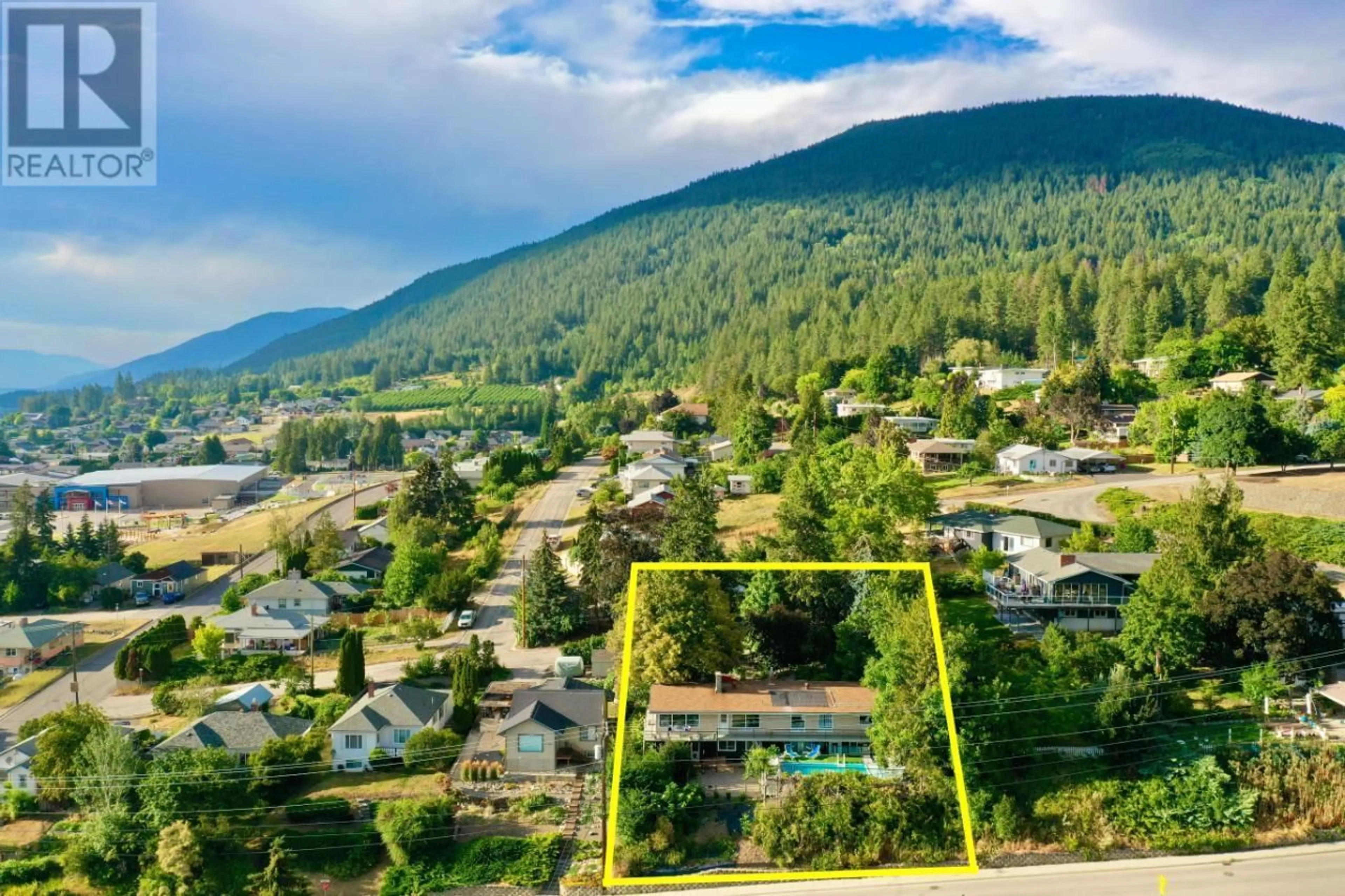 A pic from outside/outdoor area/front of a property/back of a property/a pic from drone, mountain view for 2108 CRAWFORD STREET, Creston British Columbia V0B1G5