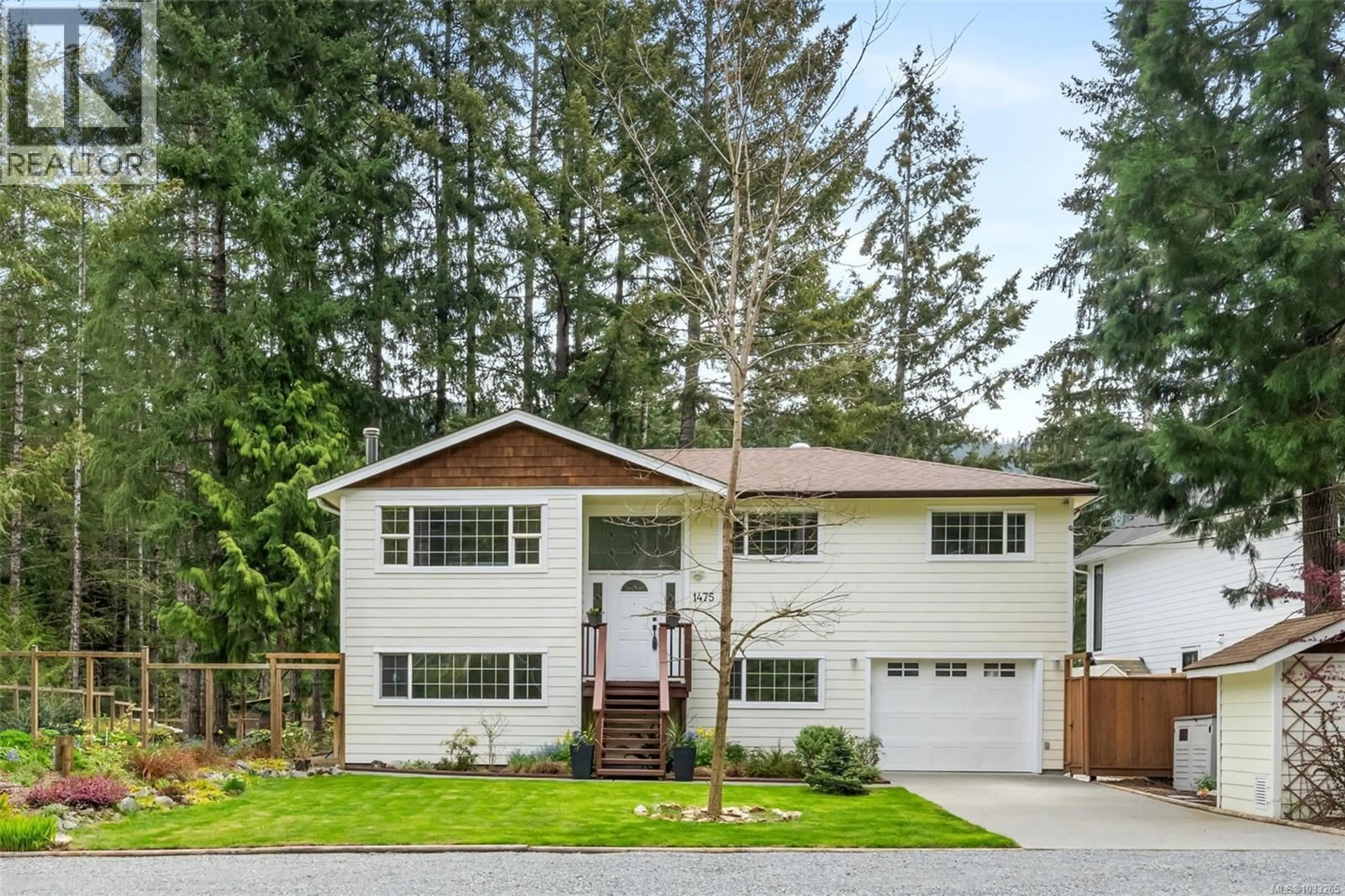 Home with vinyl exterior material, street for 1475 THARRATT ROAD, Shawnigan Lake British Columbia V8H2C3