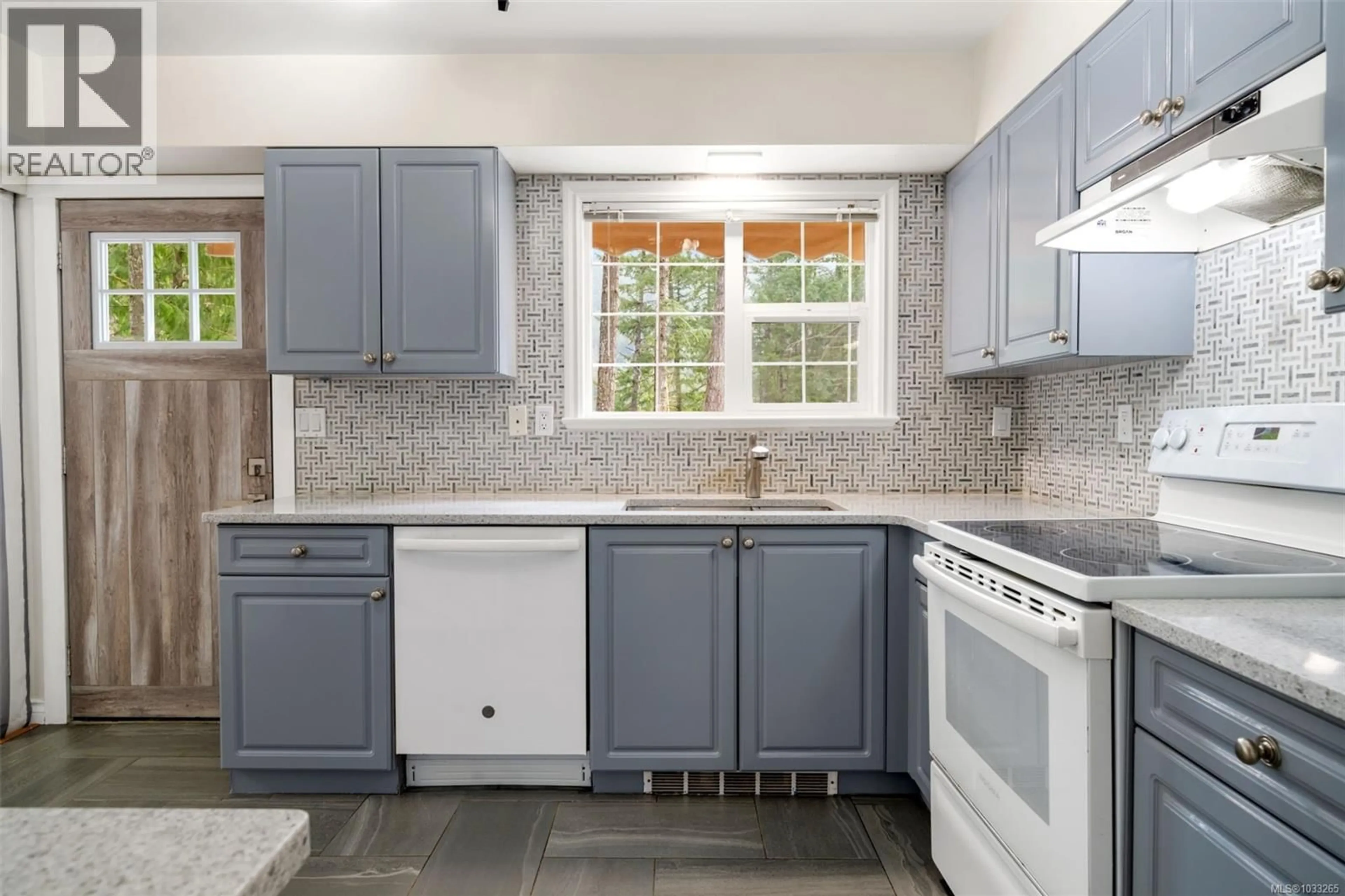 Open concept kitchen, ceramic/tile floor for 1475 THARRATT ROAD, Shawnigan Lake British Columbia V8H2C3