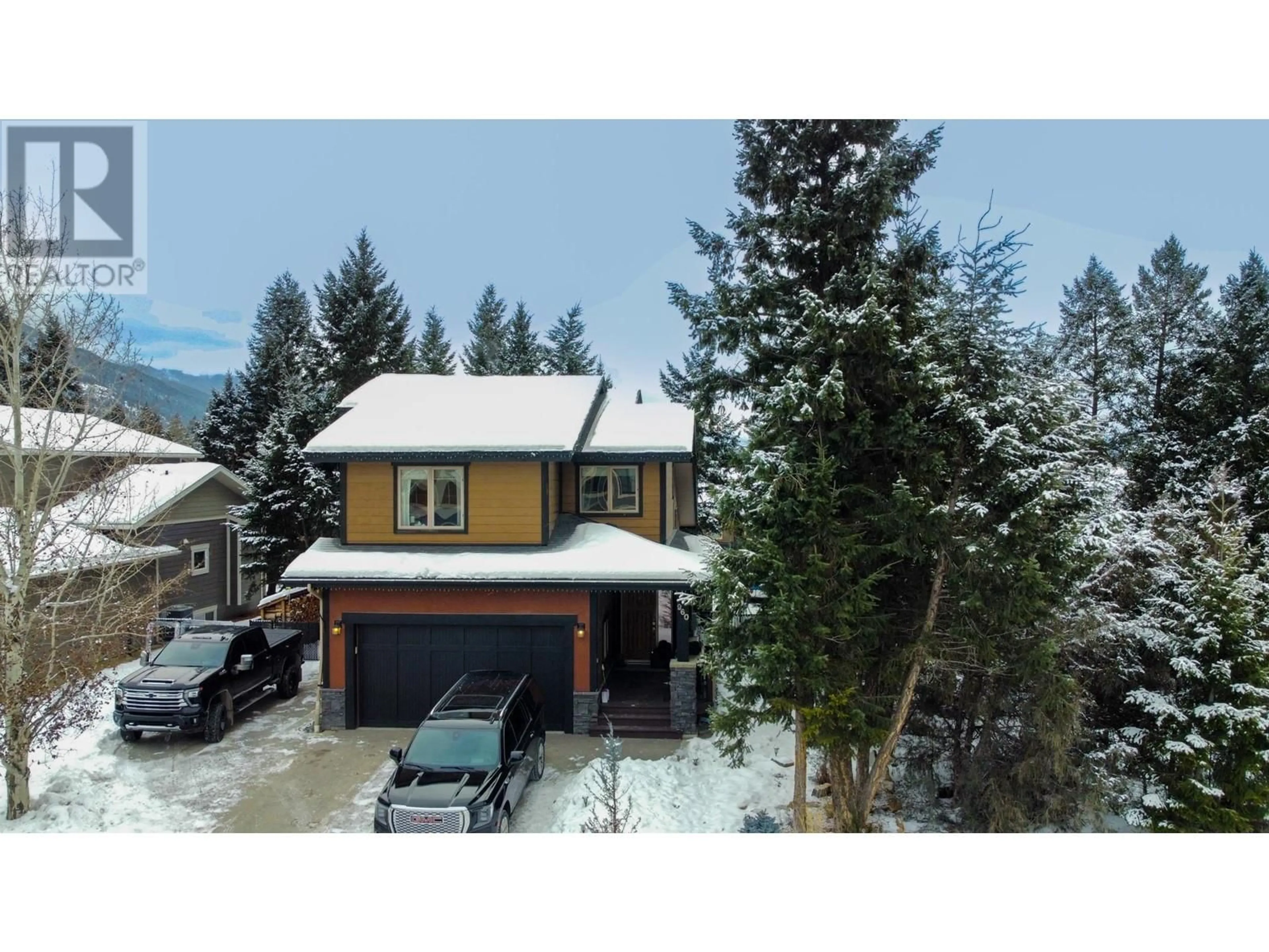 A pic from outside/outdoor area/front of a property/back of a property/a pic from drone, mountain view for 960 COPPER POINT Way, Invermere British Columbia V0A1K3