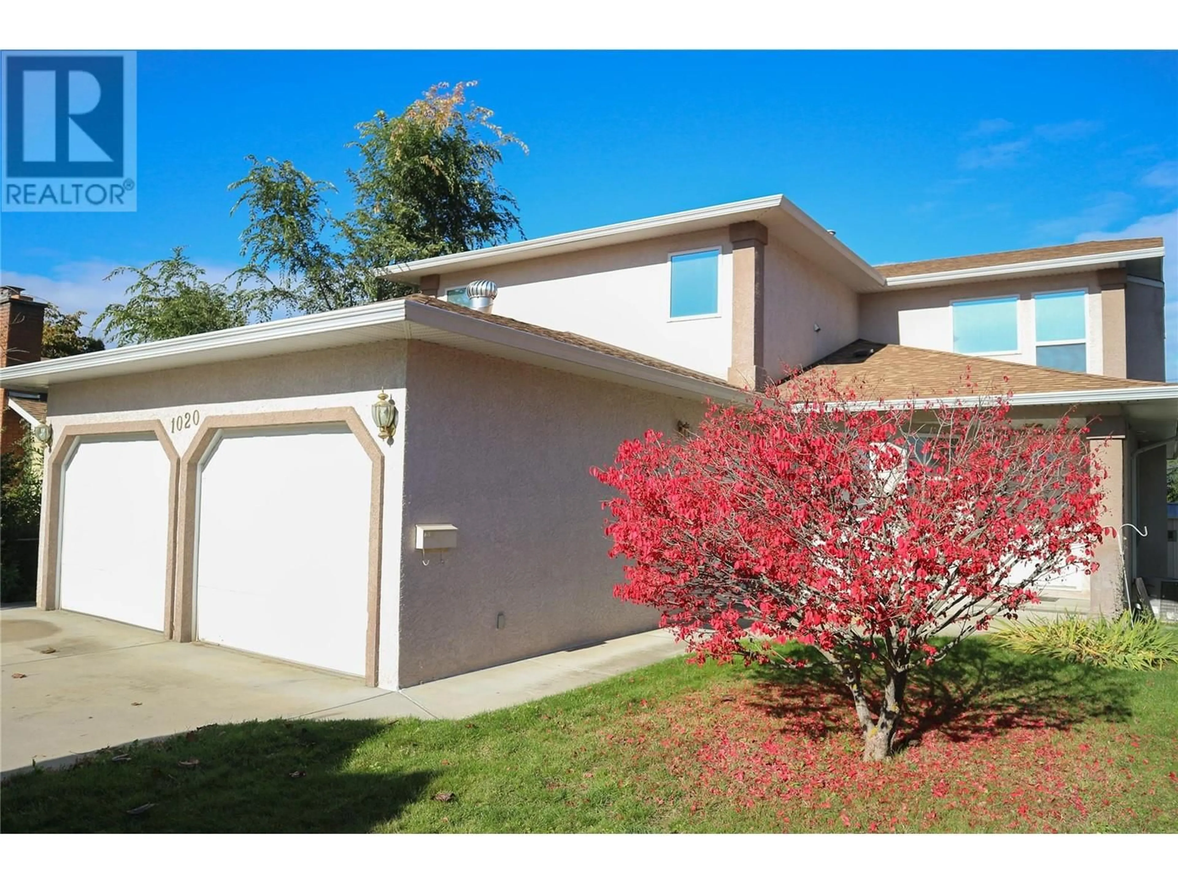 Home with vinyl exterior material, street for 1020 MARTIN AVENUE, Kelowna British Columbia V1Y6V5