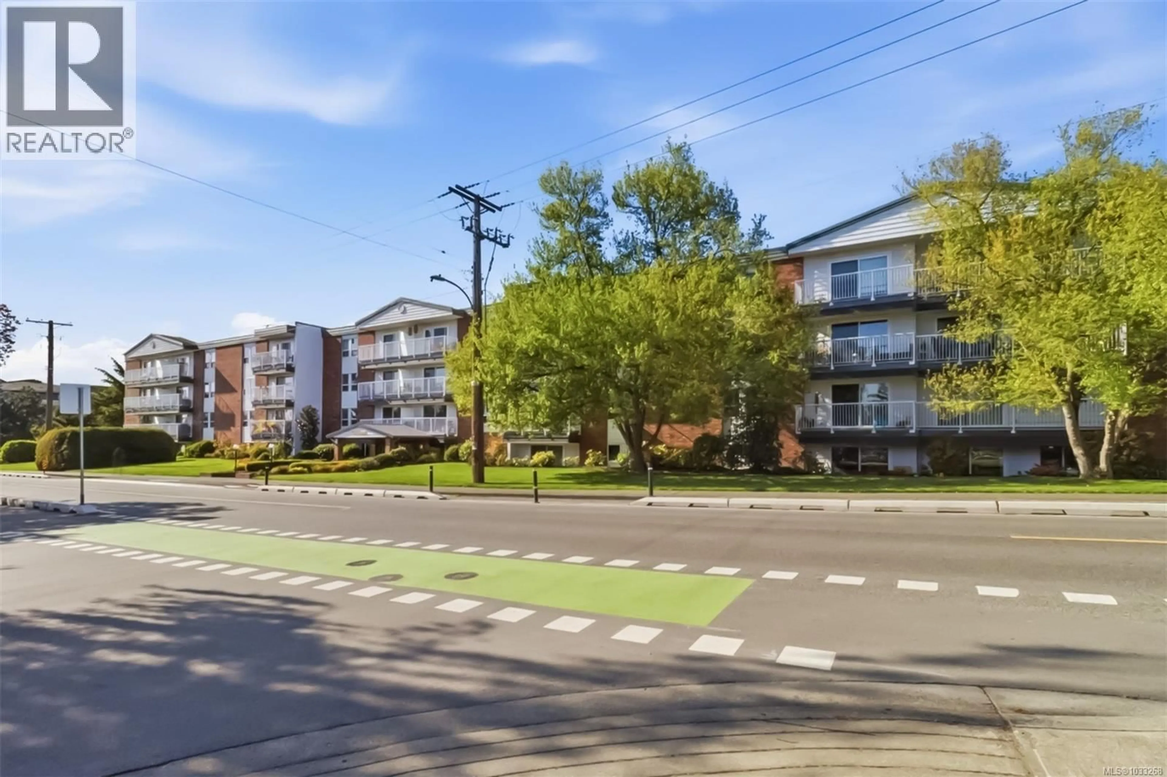 Blurry image for 305 - 900 TOLMIE AVENUE, Saanich British Columbia V8X3W6