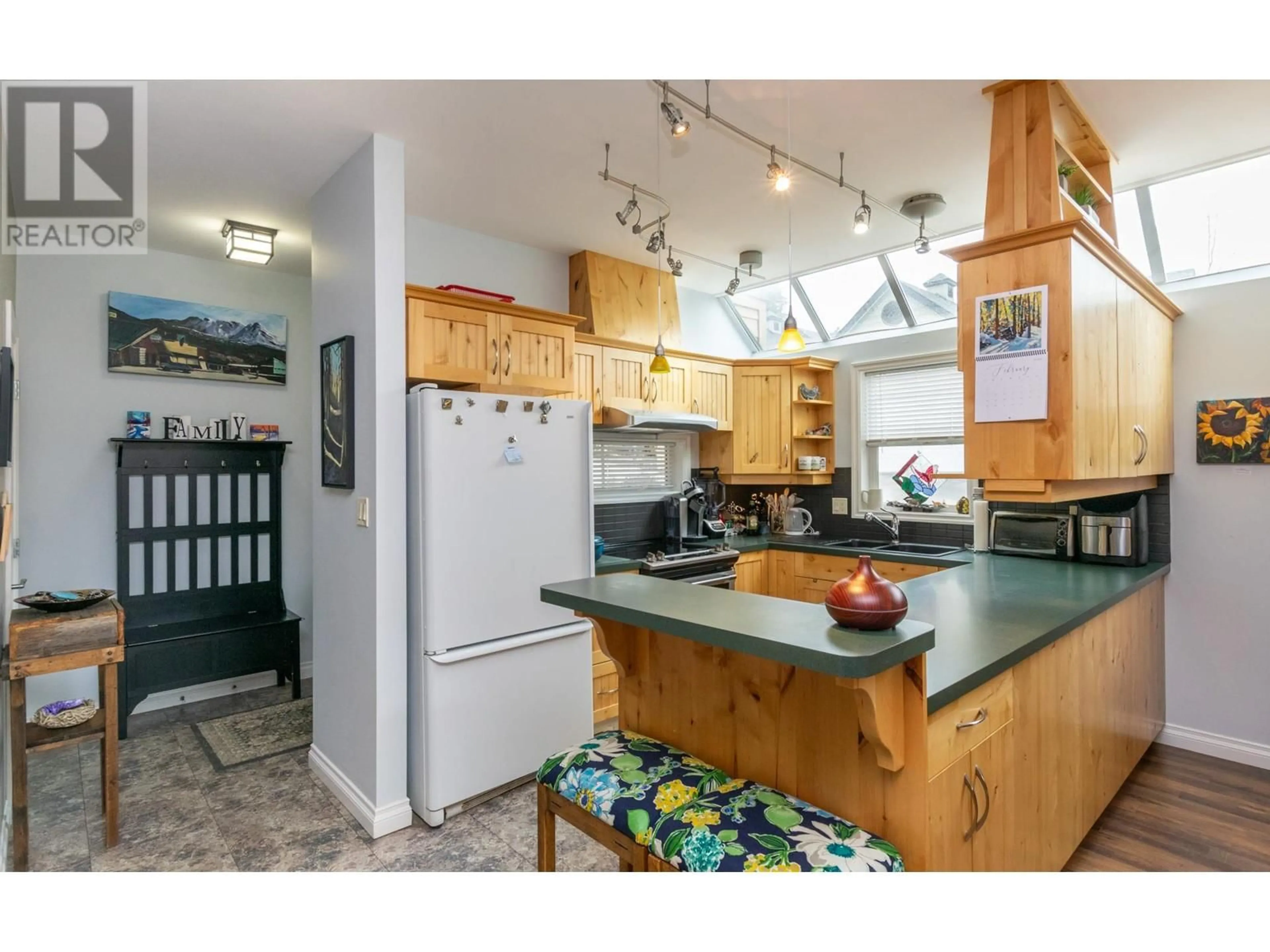 Open concept kitchen, unknown for 441 20 Street NE Unit# 5, Salmon Arm British Columbia V1E4N2