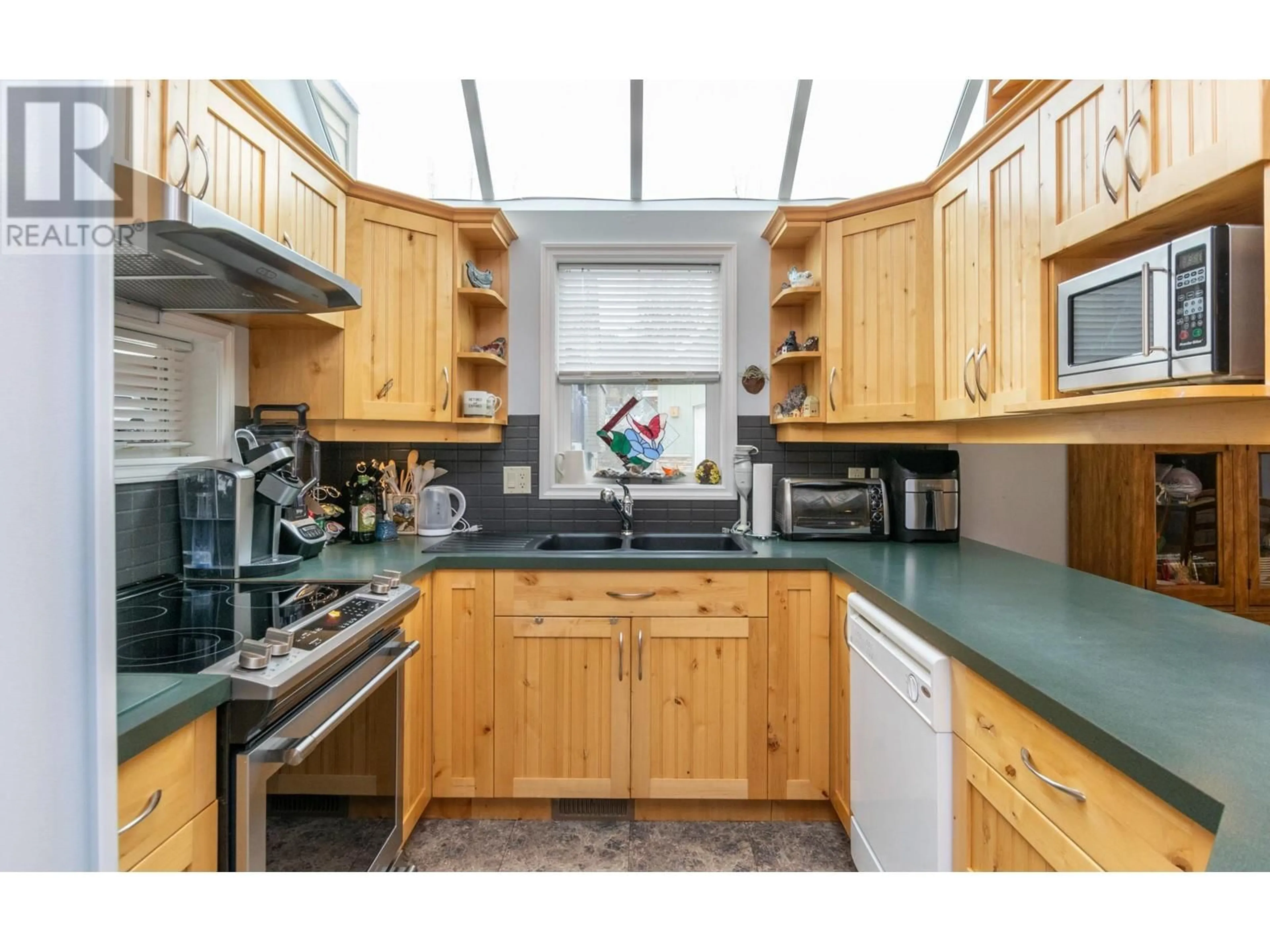 Standard kitchen, unknown for 441 20 Street NE Unit# 5, Salmon Arm British Columbia V1E4N2