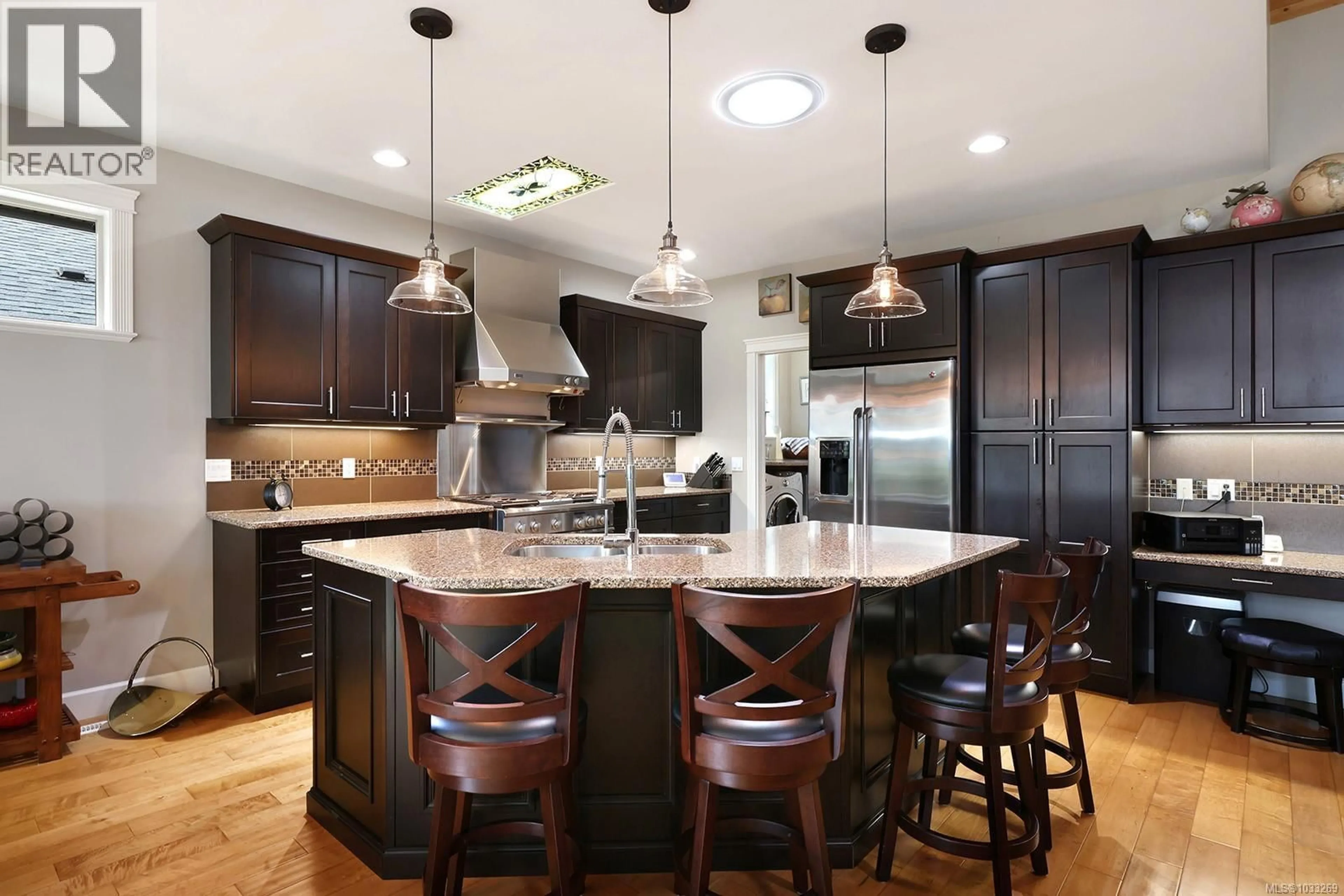 Contemporary kitchen, unknown for 2407 TUTOR DRIVE, Comox British Columbia V9M0A7