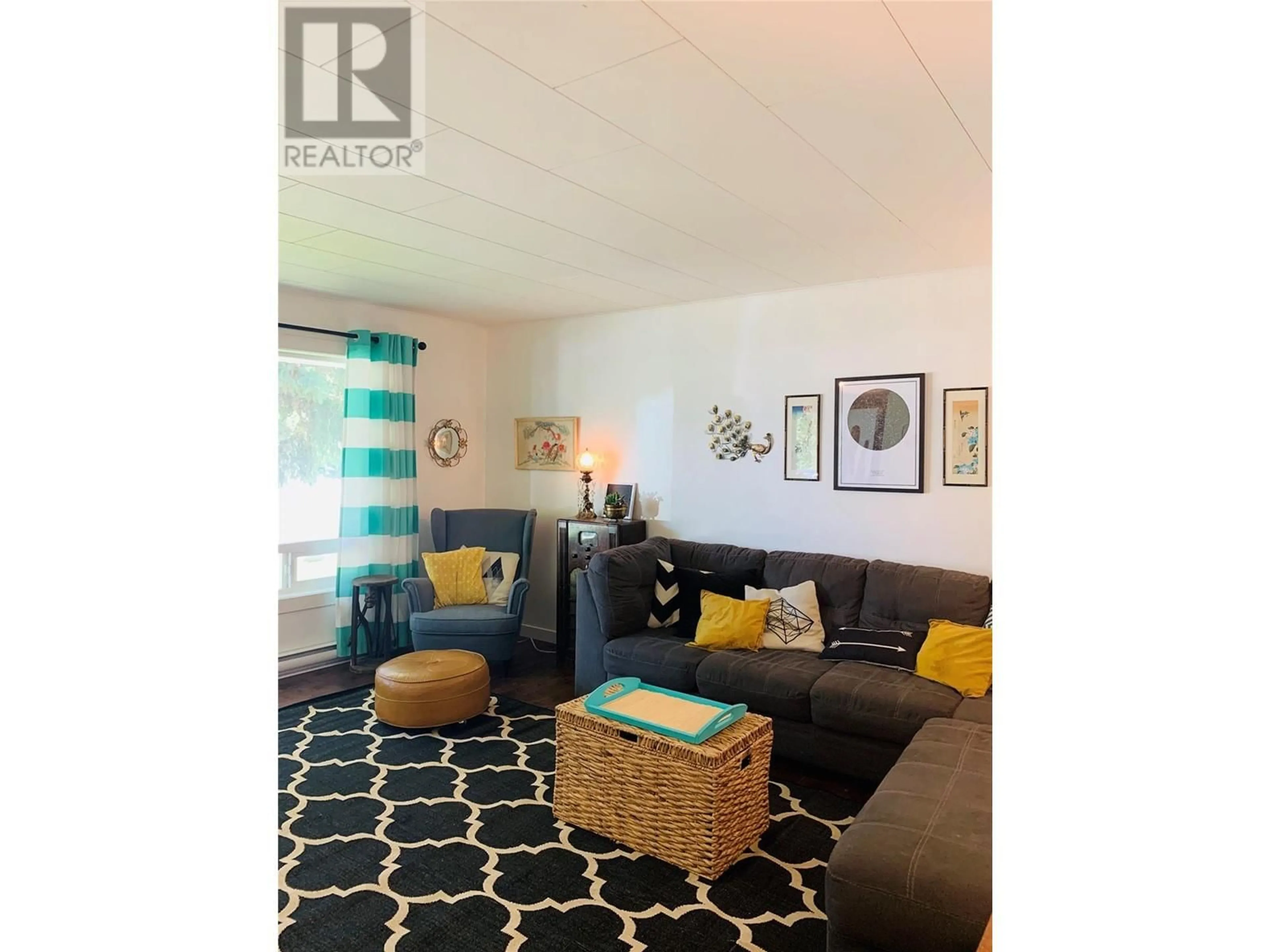 Living room with furniture, wood/laminate floor for 9718 QUINPOOL Road, Summerland British Columbia V0H1Z0