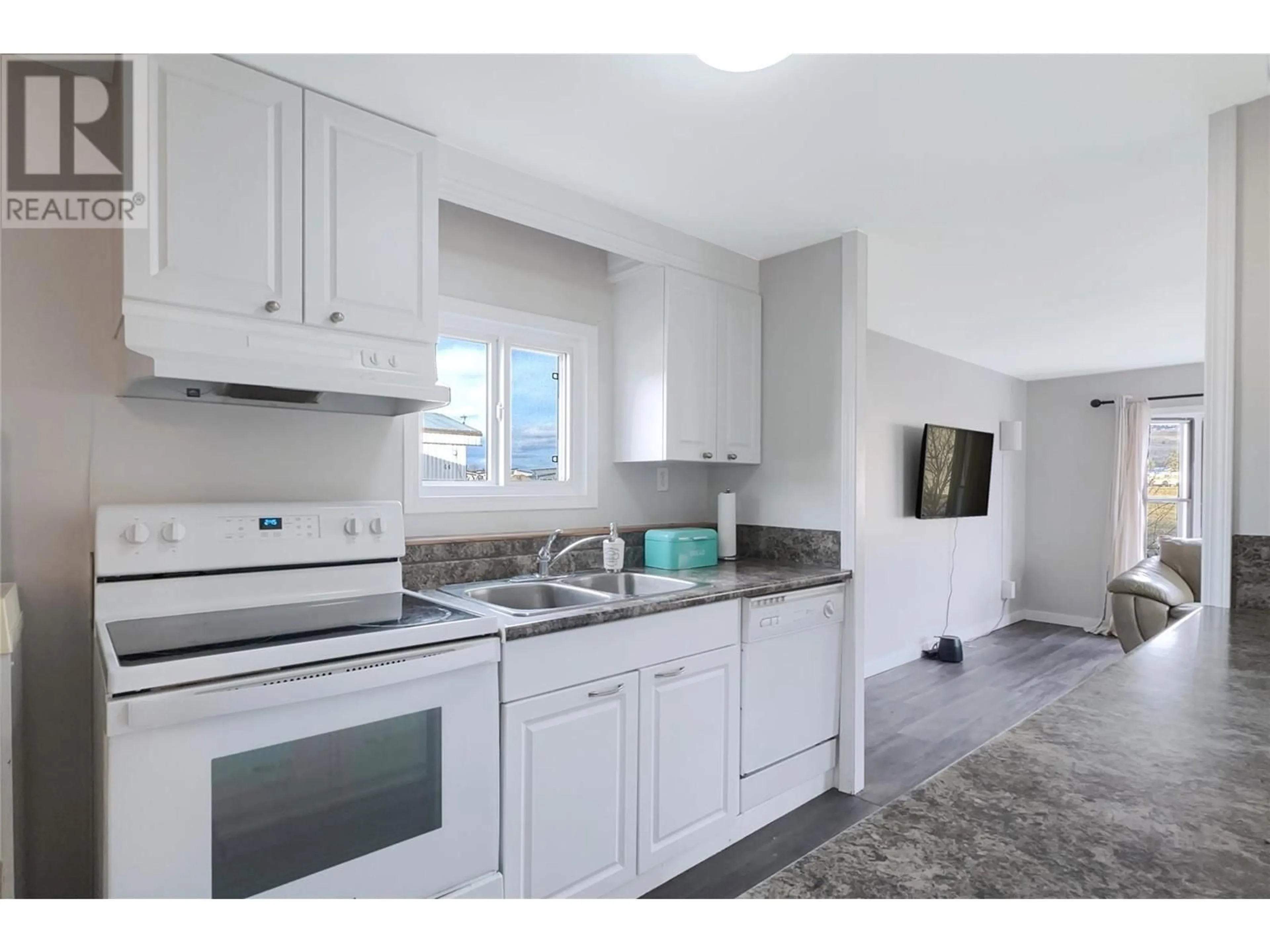 Open concept kitchen, ceramic/tile floor for 720 Commonwealth Road Unit# 43, Kelowna British Columbia V4V1R6