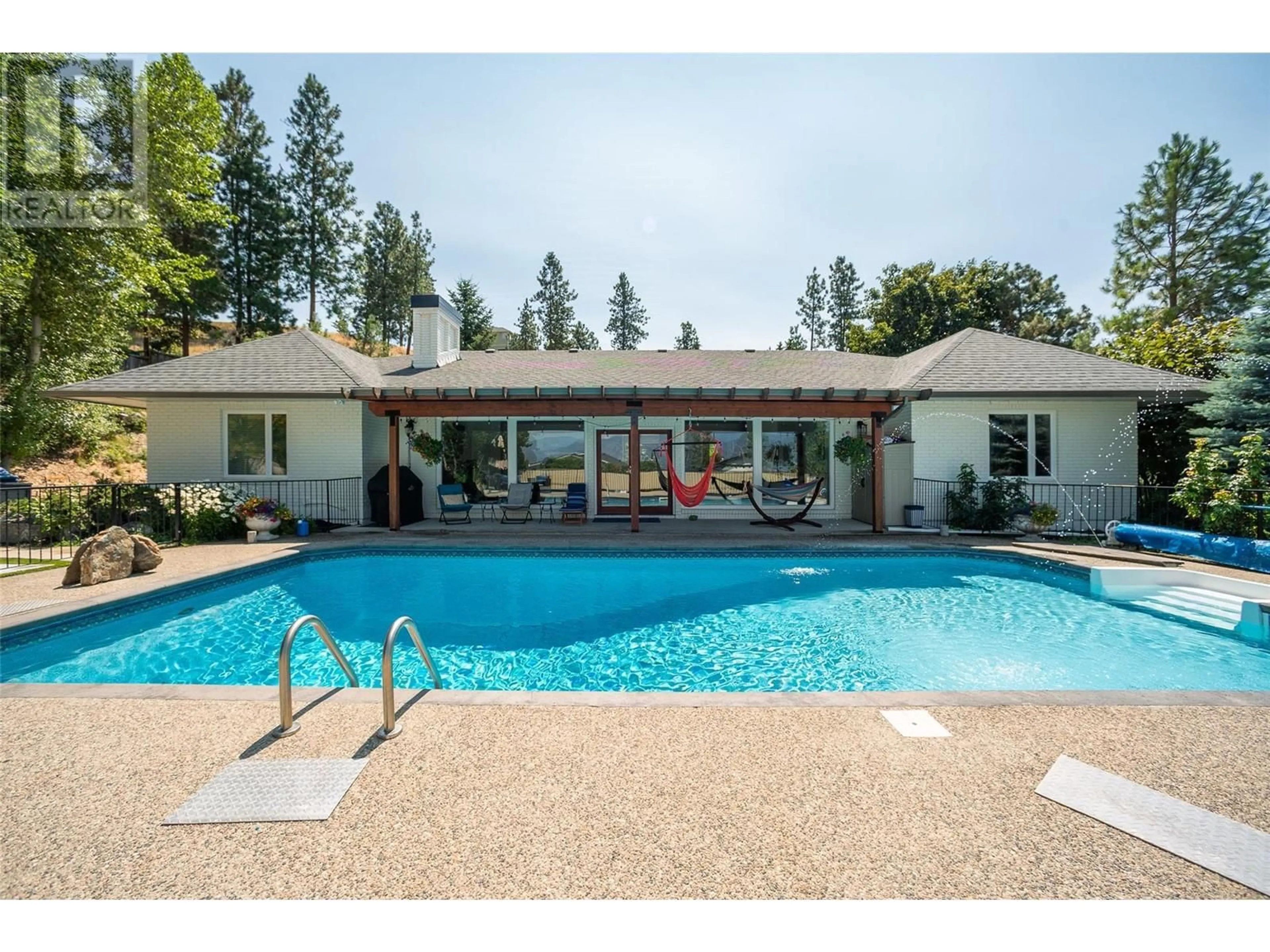 Pool for 514 HAWES COURT, Kelowna British Columbia V1W4A7