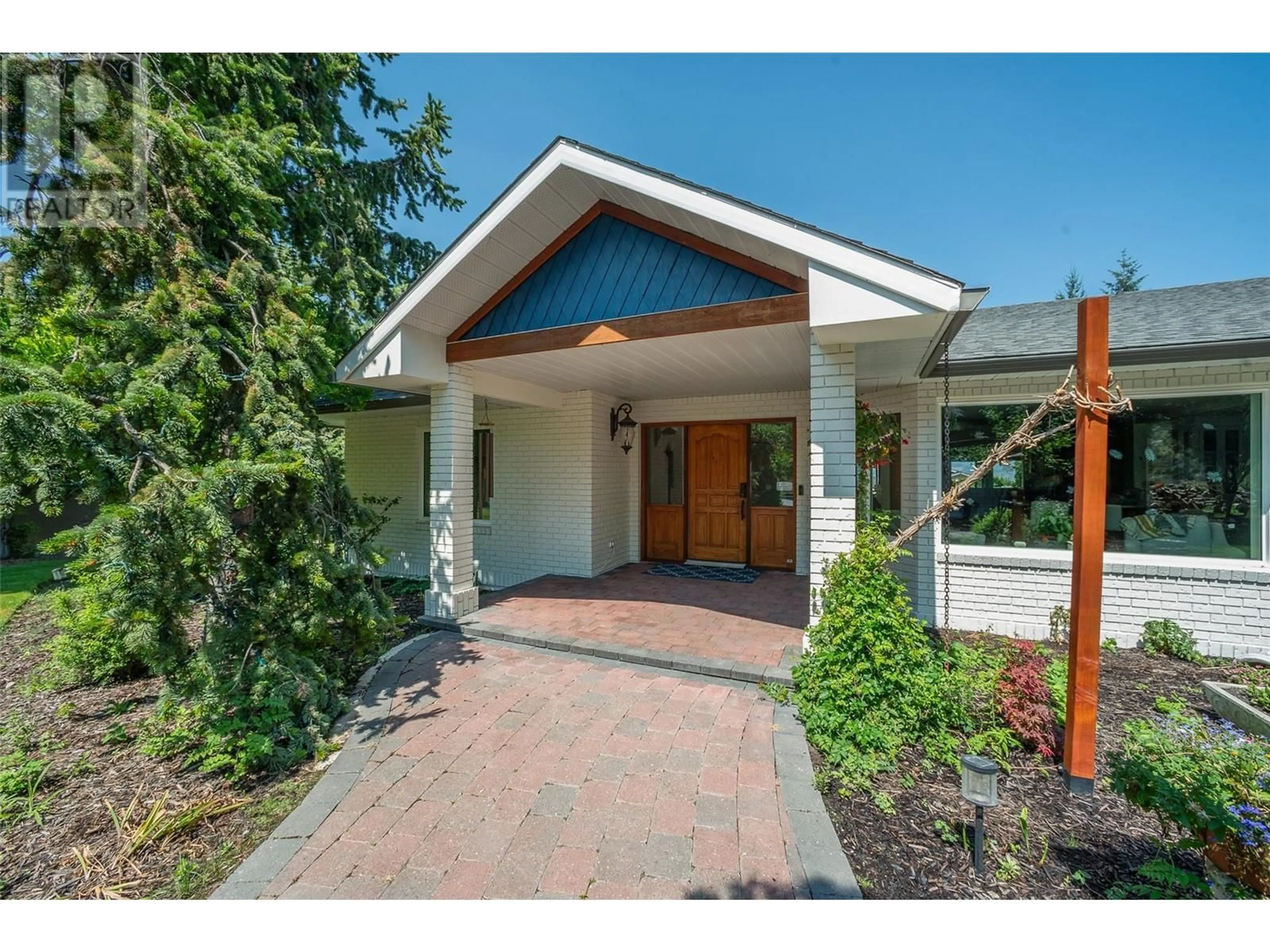 Indoor entryway for 514 Hawes Court, Kelowna British Columbia V1W4A7