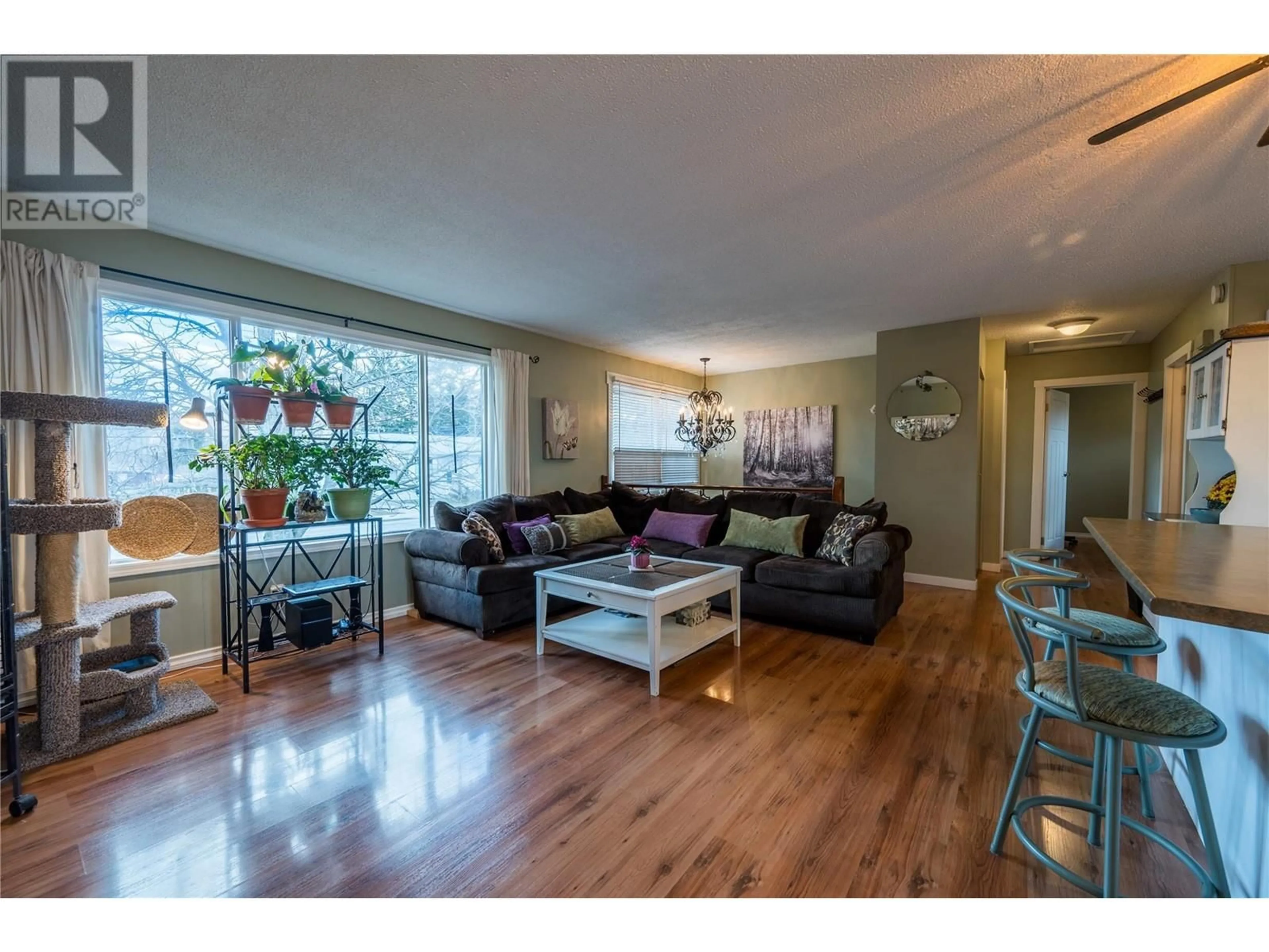 Living room with furniture, wood/laminate floor for 527 Pine Street, Chase British Columbia V0M1M0