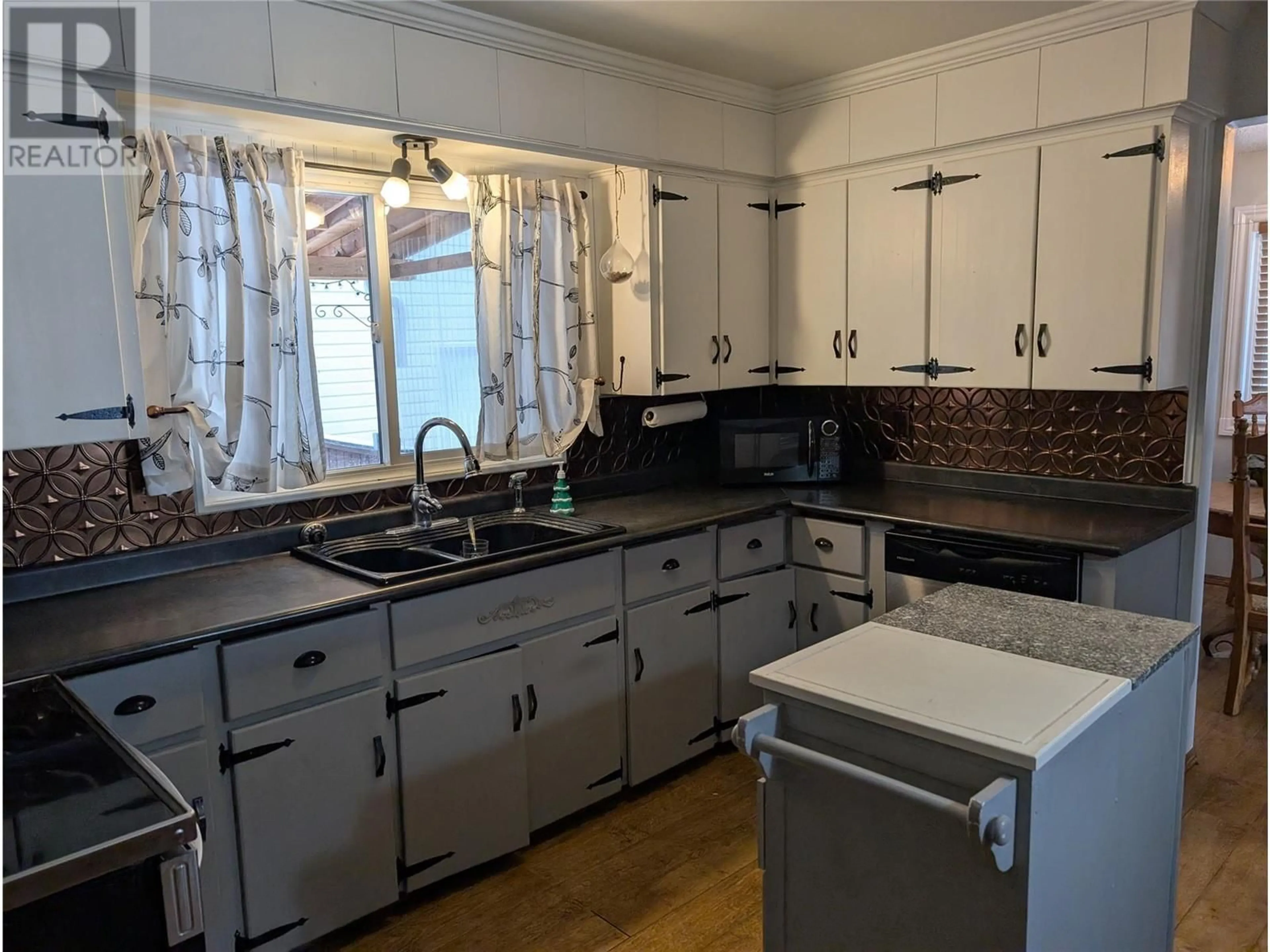 Standard kitchen, unknown for 1833 Aspen Drive, Dawson Creek British Columbia V1G2S5